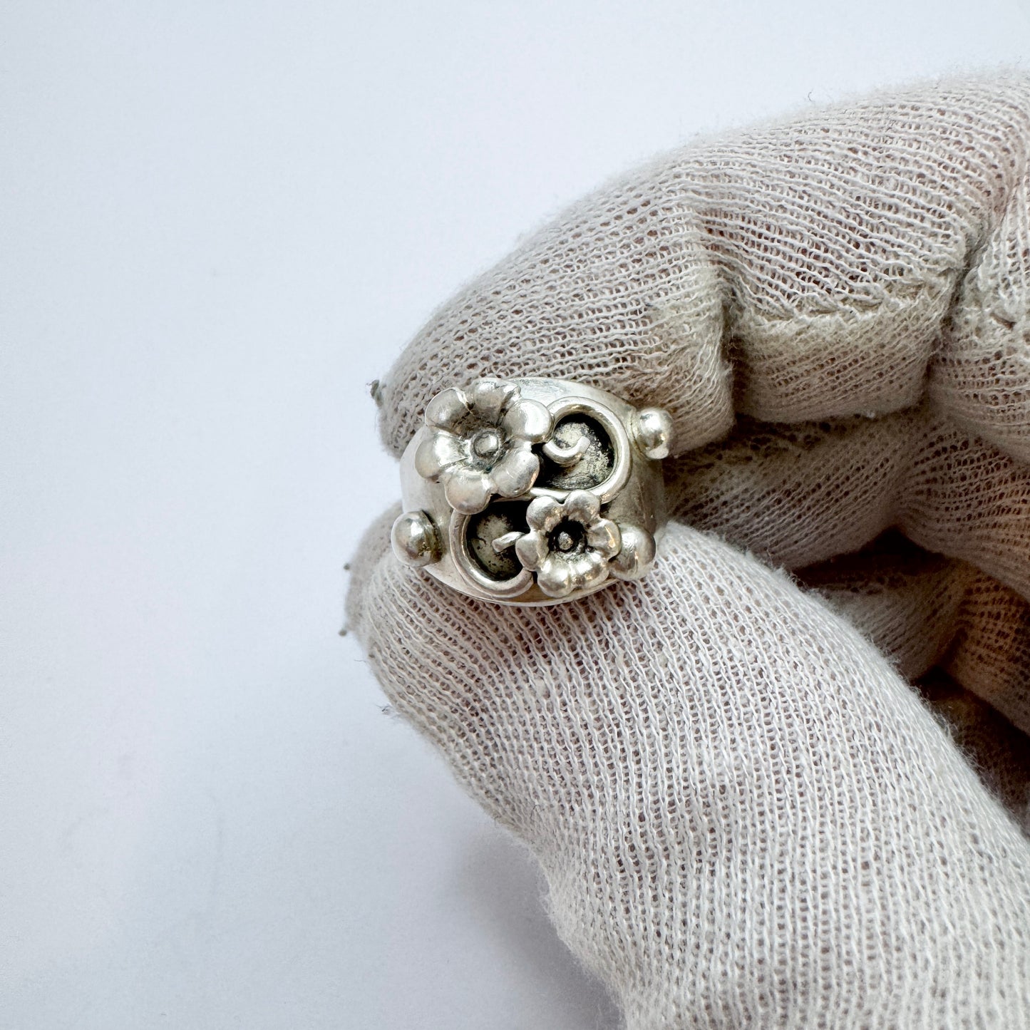 Kaplan, Sweden 1954. Vintage Solid Silver Flower Ring.