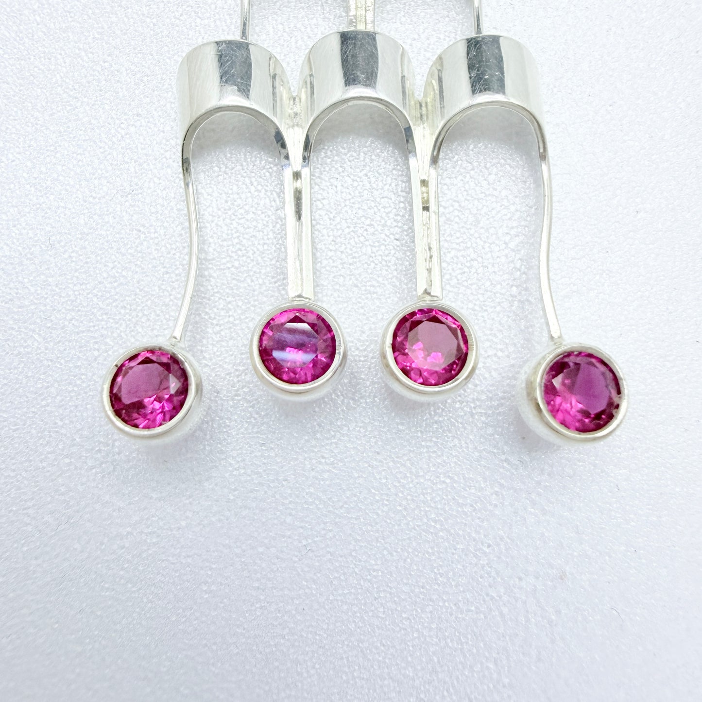 A/K, Finland. Vintage Sterling Silver Synthetic Sapphire Pendant Necklace.