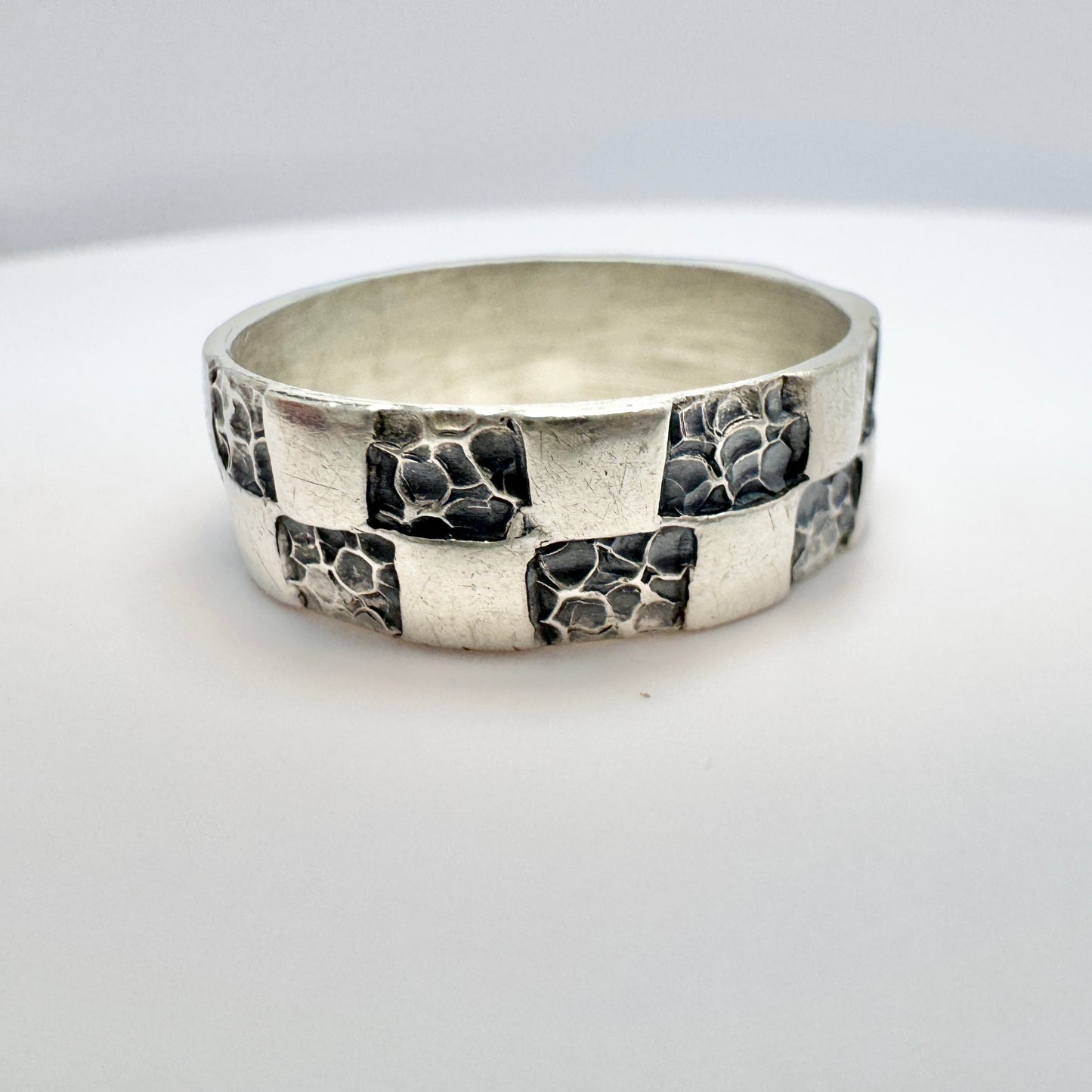 Uusitaito Oy, Finland 1975. Vintage Solid Silver Men's Band Ring.