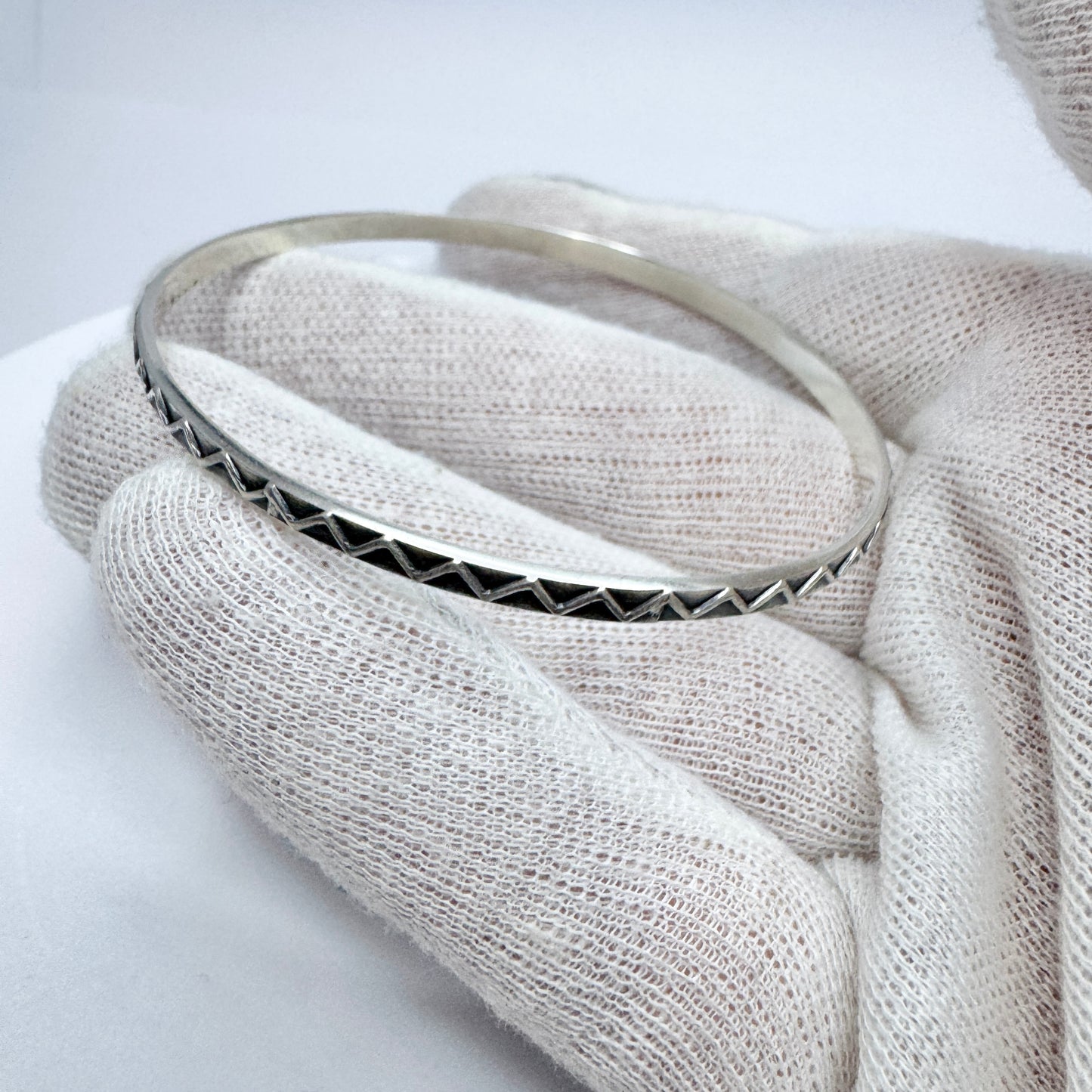 Vilho Hjalmar Leino, Finland 1962. Vintage Solid Silver Bangle Bracelet.