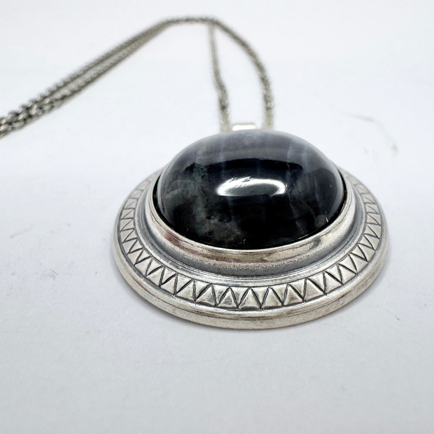 Kalevala Koru, Finland. Vintage Sterling Silver Spectrolite Pendant Long Chain Necklace.