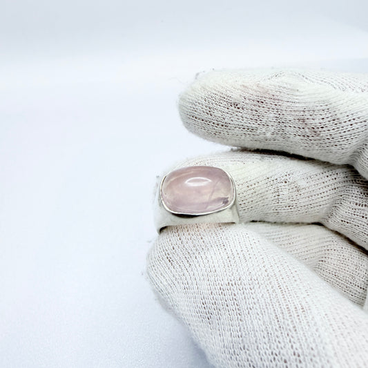 Vintage c 1960. Solid SIlver Rose Quartz Ring.