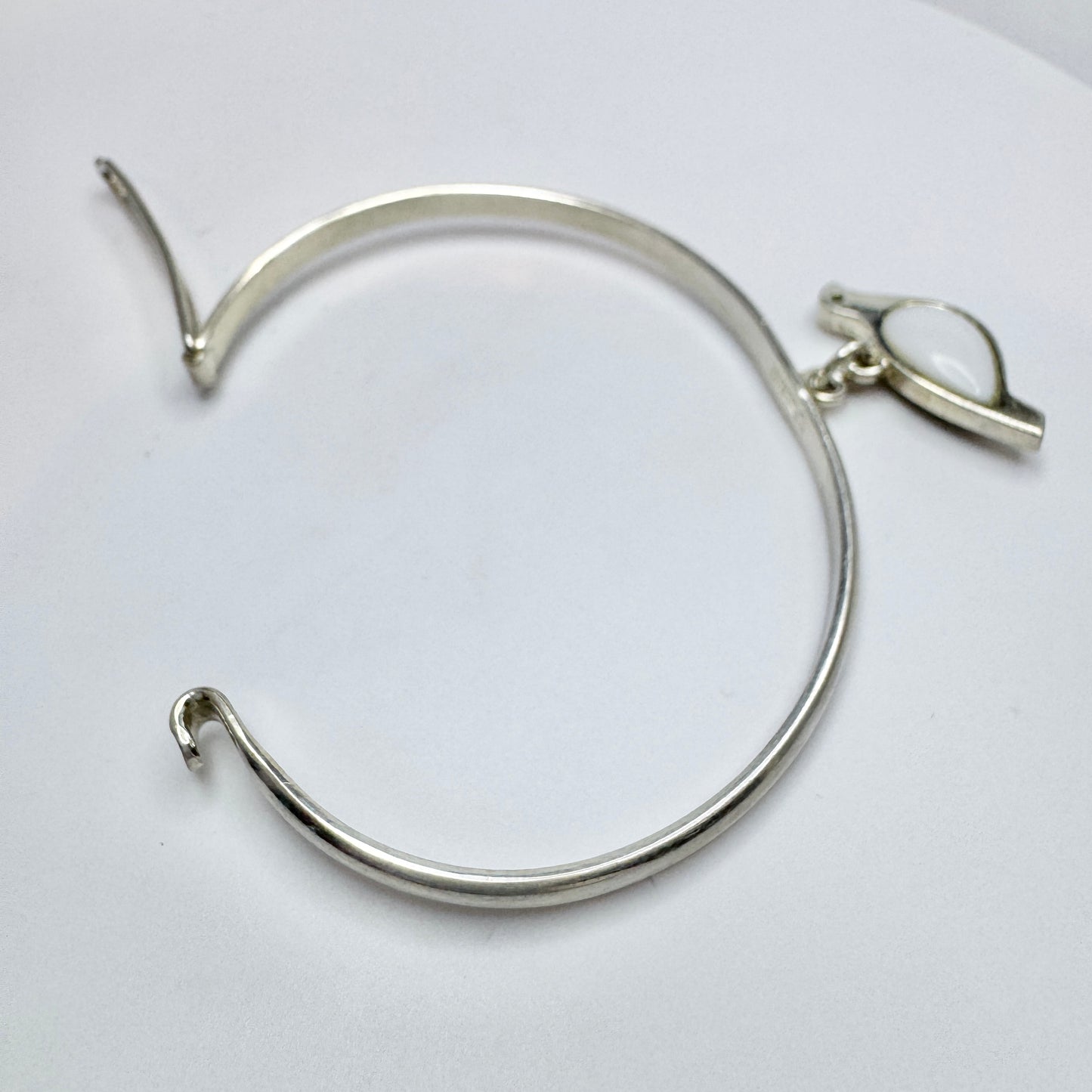 JAN, Finland. Vintage Sterling Silver Bird Charm Bangle Bracelet.