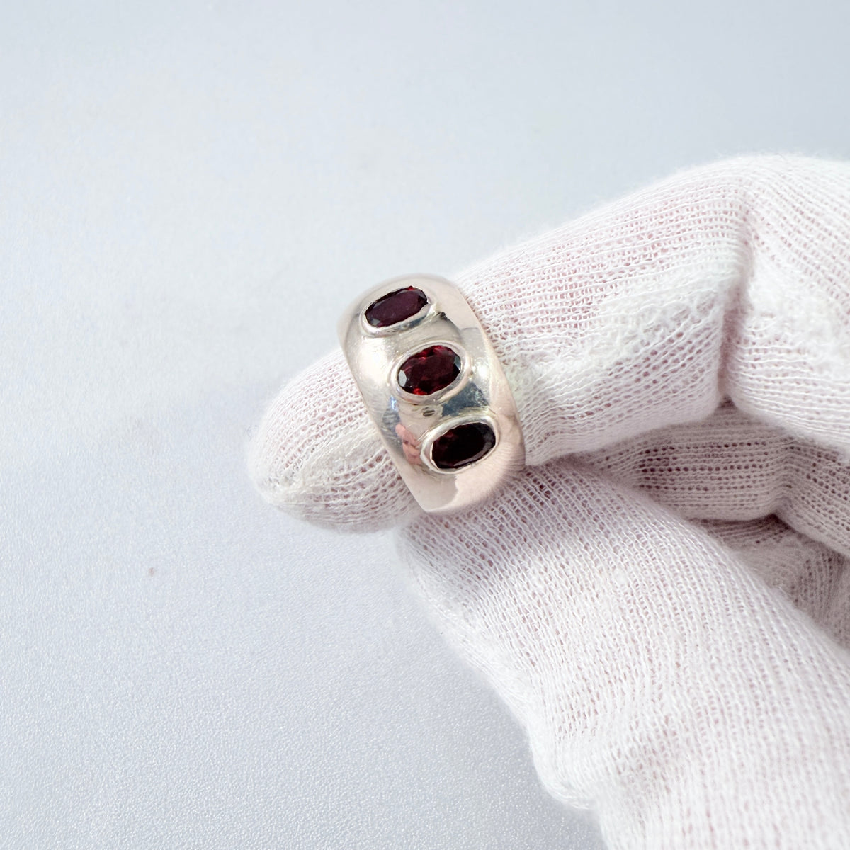 Vintage / Antique 8-9k Gold Garnet Ring.