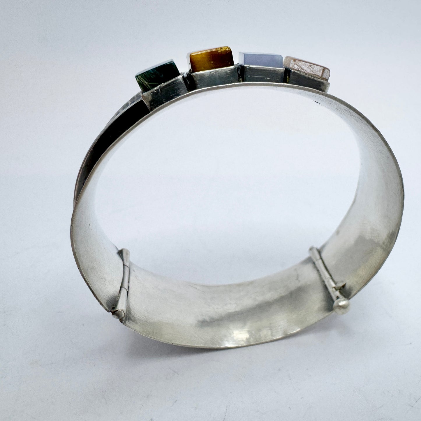 Pirkan Kulta, Finland 1963. Vintage Solid Silver Quartz Hinged Bangle Bracelet.