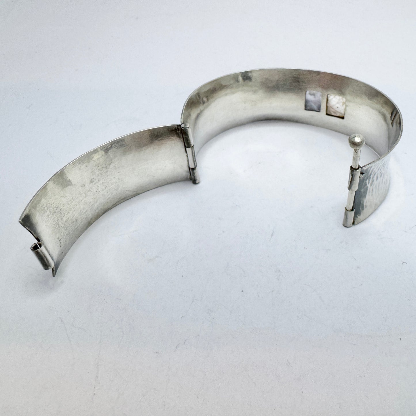 Pirkan Kulta, Finland 1963. Vintage Solid Silver Quartz Hinged Bangle Bracelet.