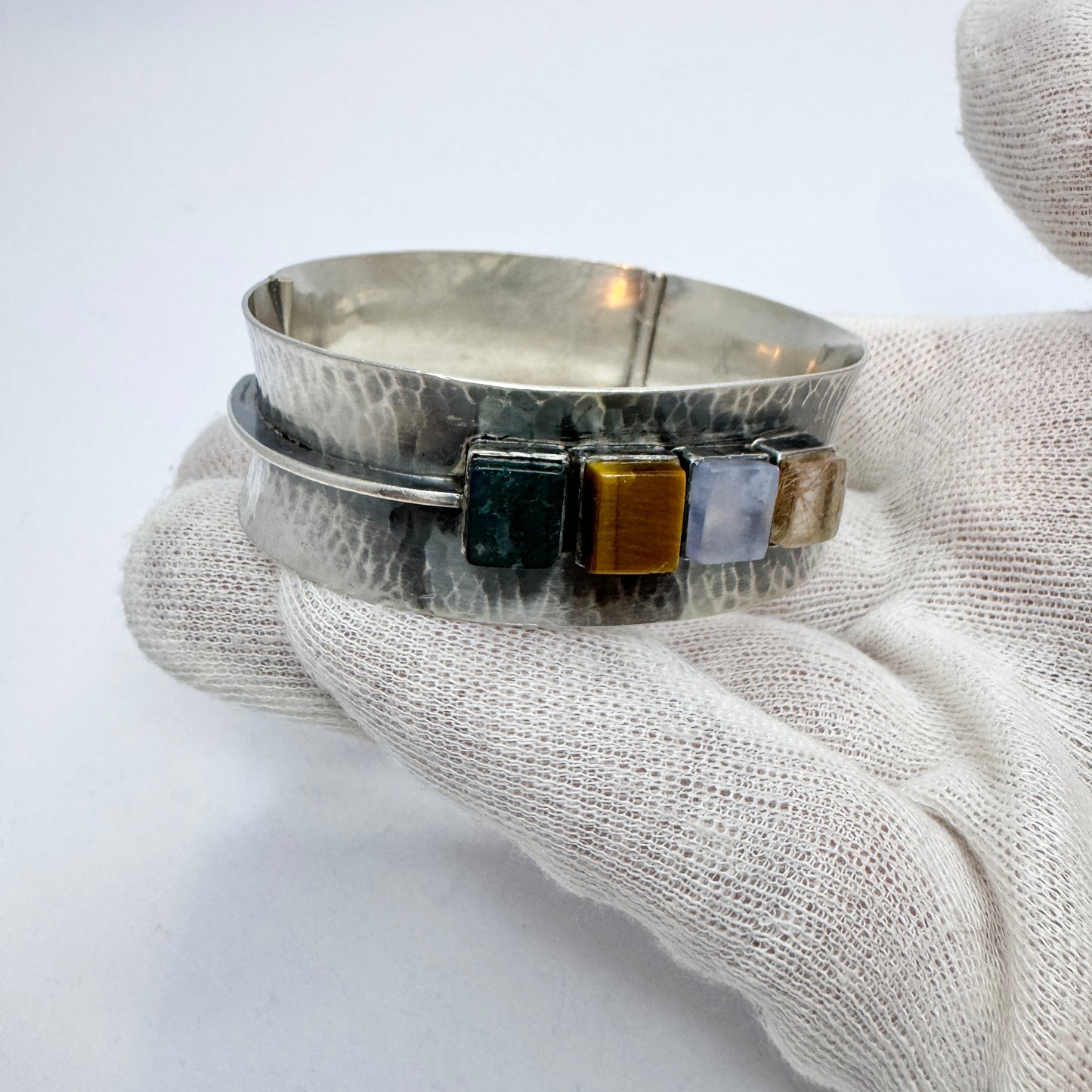Pirkan Kulta, Finland 1963. Vintage Solid Silver Quartz Hinged Bangle Bracelet.