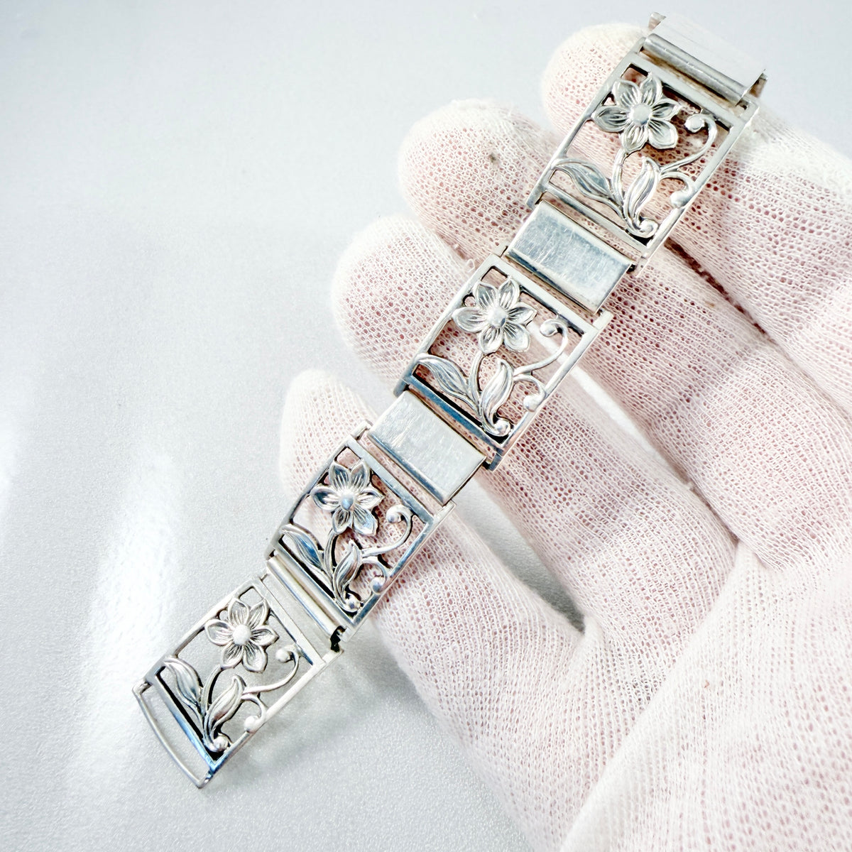 Denmark ca 1950s. Solid Silver Flower Bracelet.