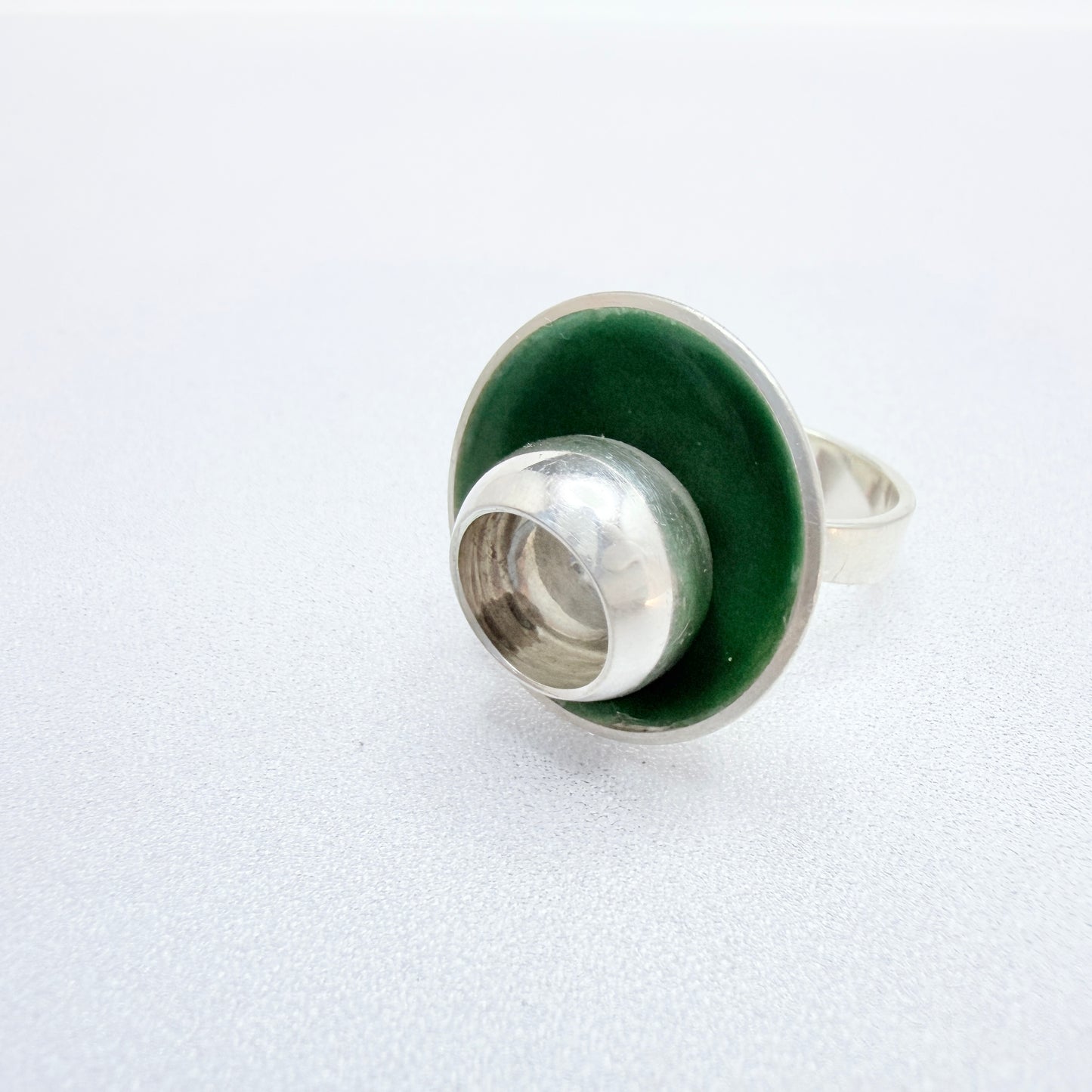 Kultateollisuus, Finland 1972. Vintage Solid Silver Green Enamel Kinetic Ring.