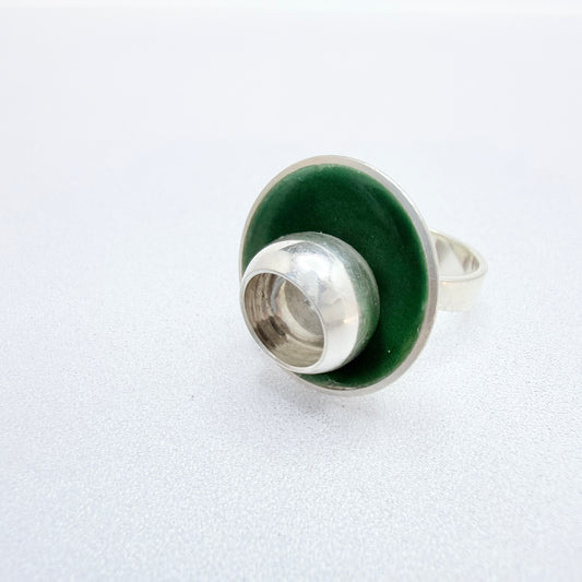 Kultateollisuus, Finland 1972. Vintage Solid Silver Green Enamel Kinetic Ring.