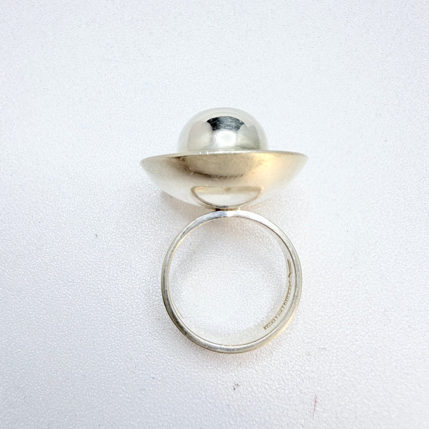 Kultateollisuus, Finland 1972. Vintage Solid Silver Green Enamel Kinetic Ring.