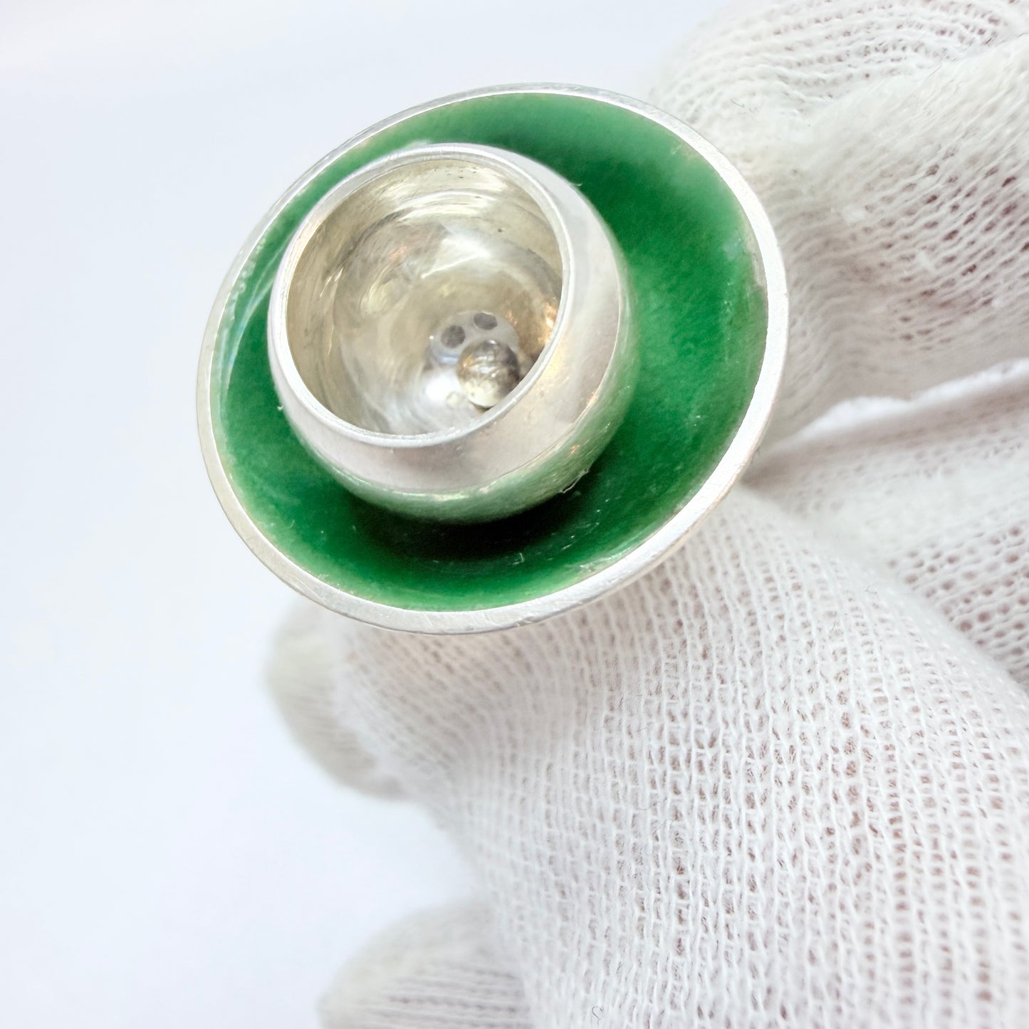 Kultateollisuus, Finland 1972. Vintage Solid Silver Green Enamel Kinetic Ring.