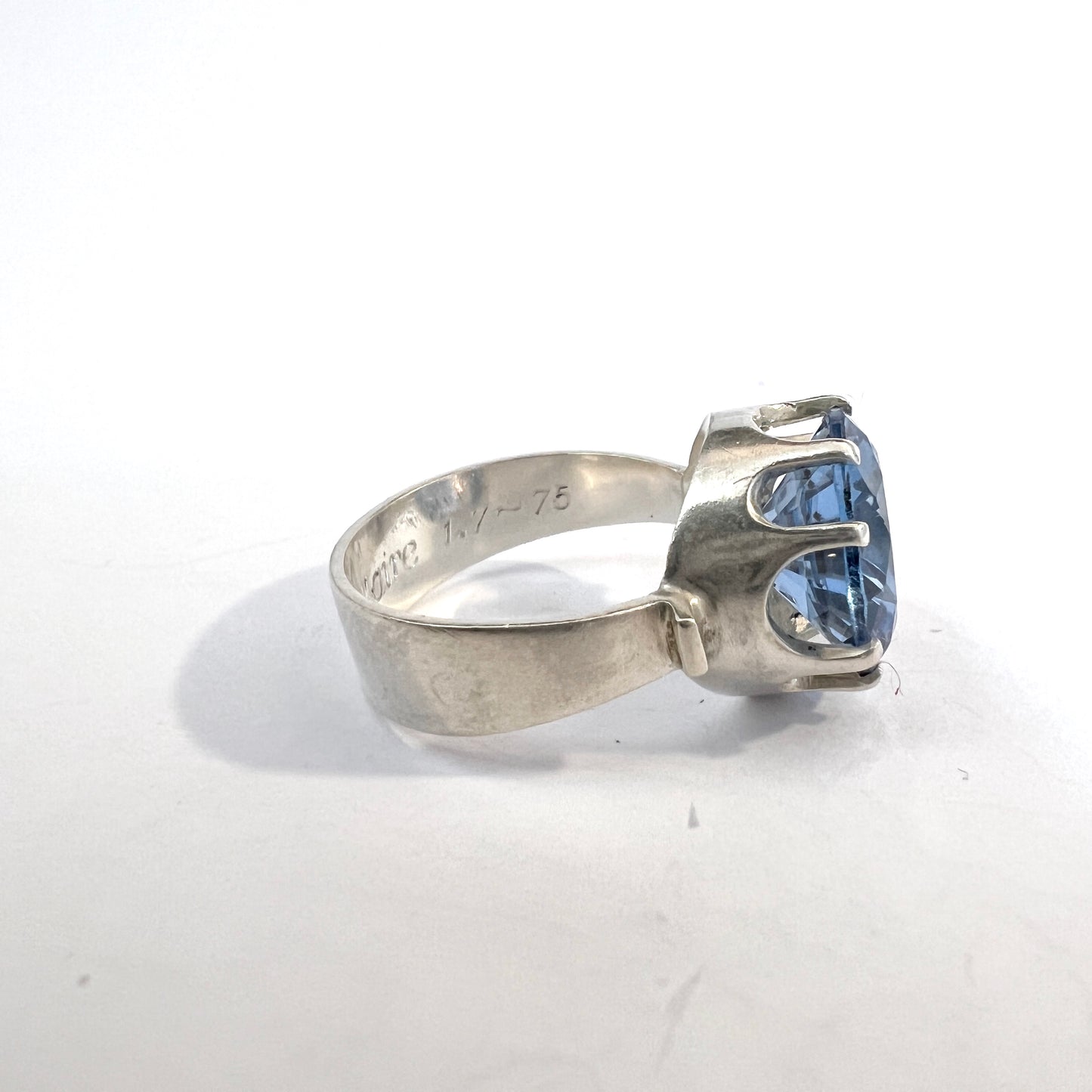 Kultakeskus, Finland 1974. Vintage Solid Silver Intense Blue Synthetic Spinel Ring.