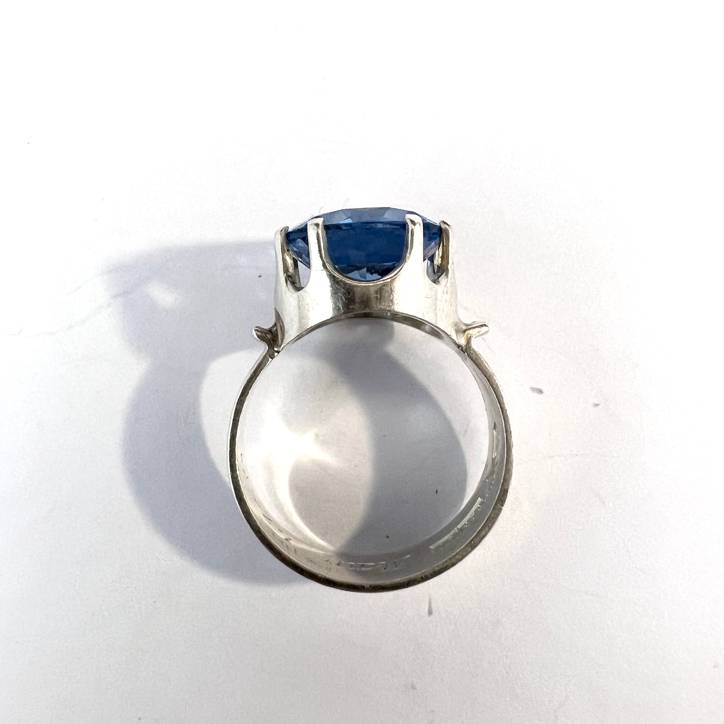 Kultakeskus, Finland 1974. Vintage Solid Silver Intense Blue Synthetic Spinel Ring.
