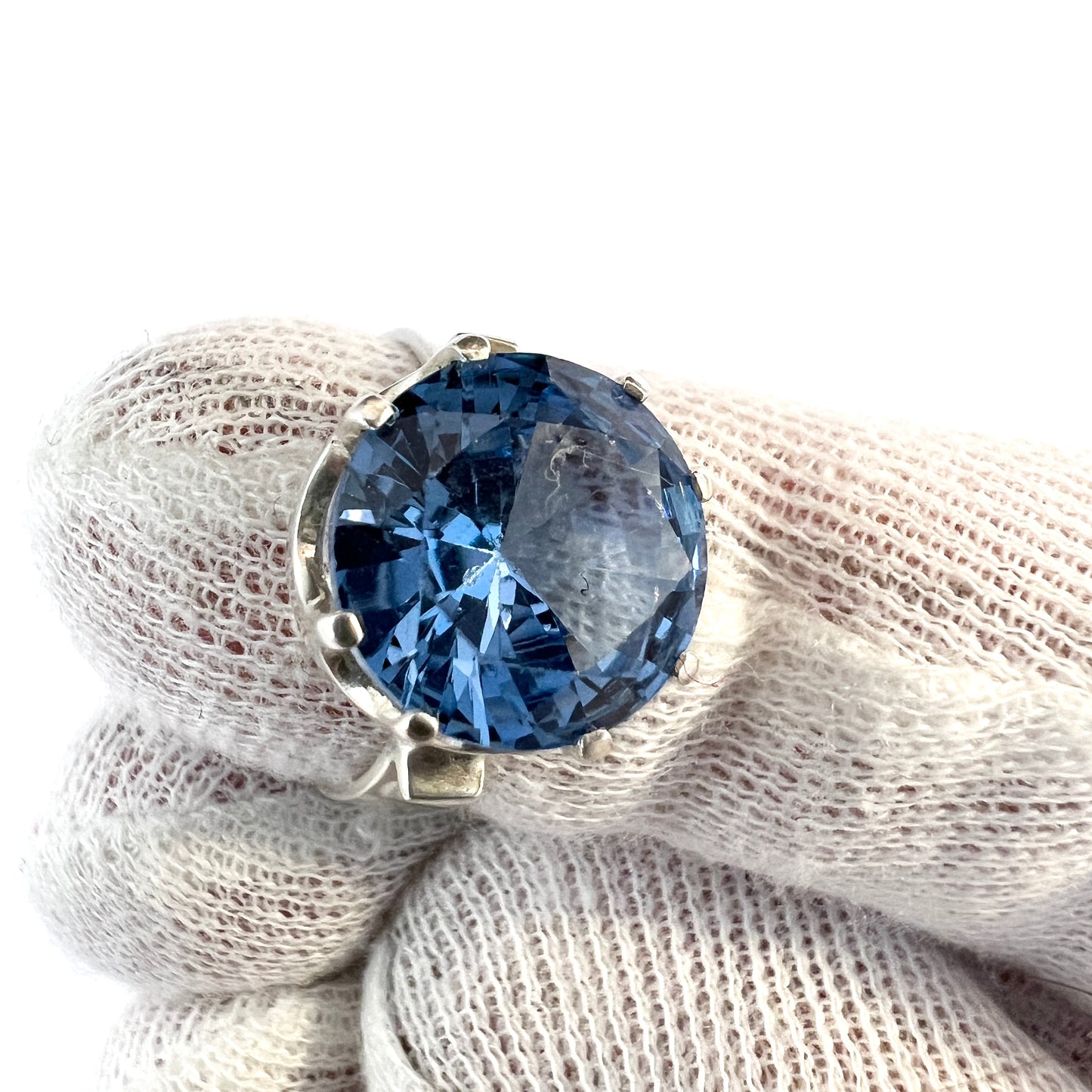 Kultakeskus, Finland 1974. Vintage Solid Silver Intense Blue Synthetic Spinel Ring.