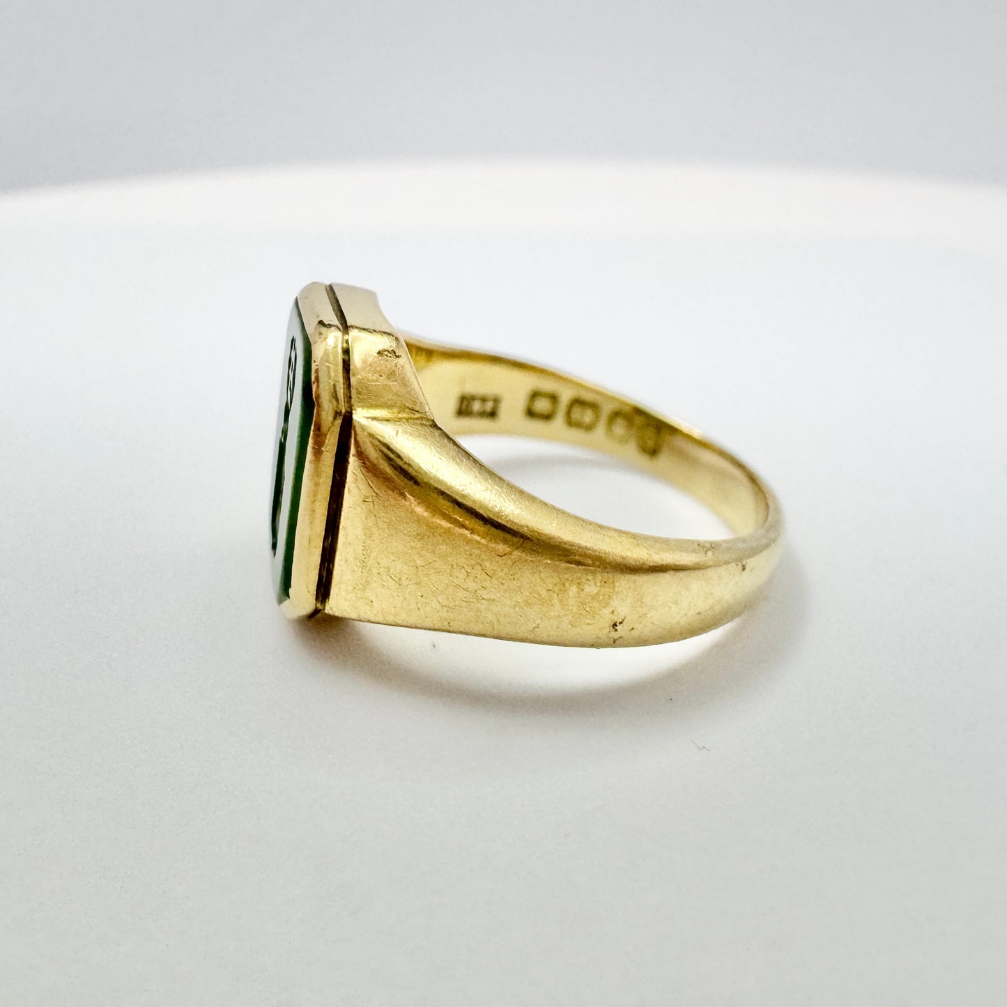 Cropp & Farr, London 1949. Vintage 18k Gold Jade Signet Ring. Female Size.