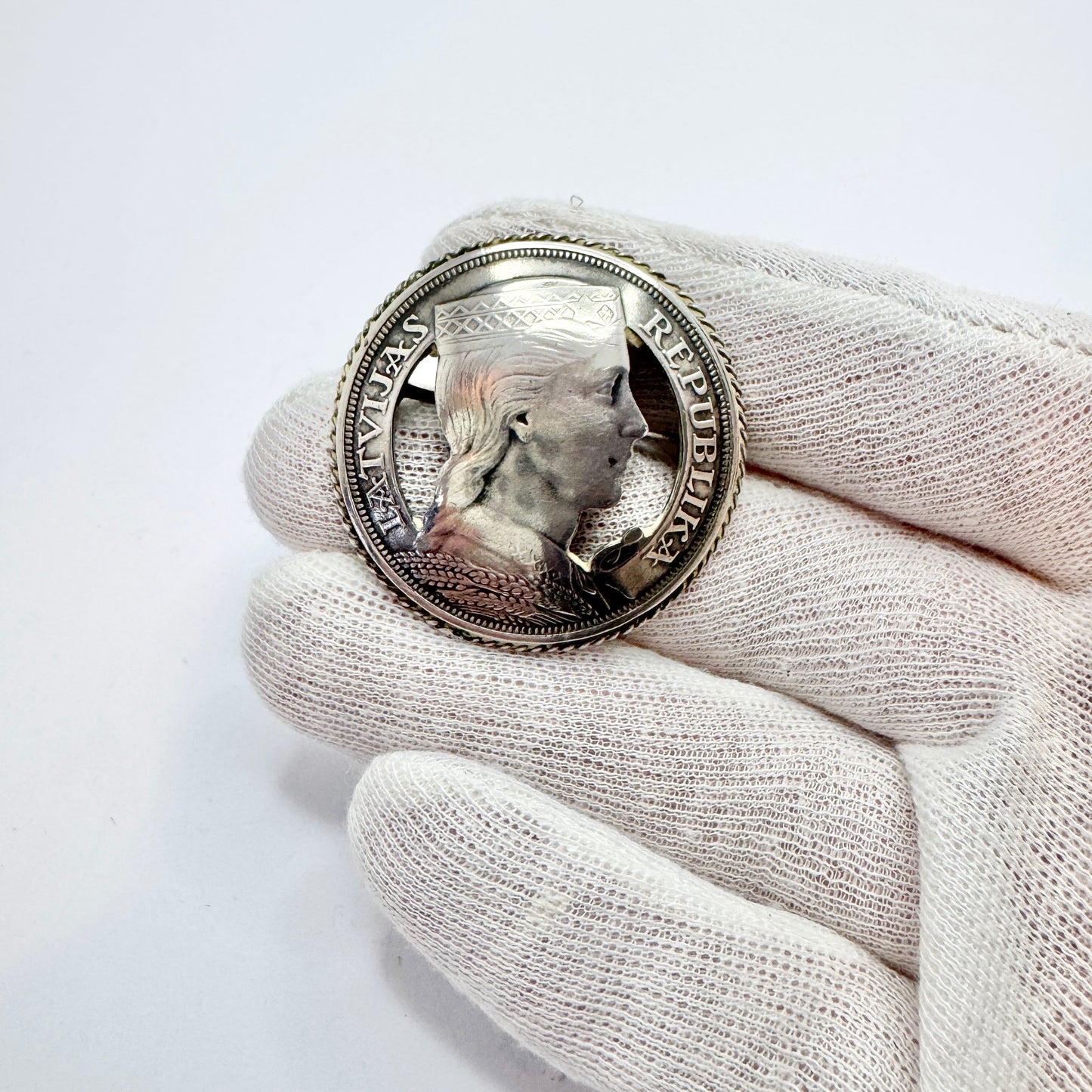 5 Lati, Latvia year 1932 Coin Brooch.  Solid Silver.