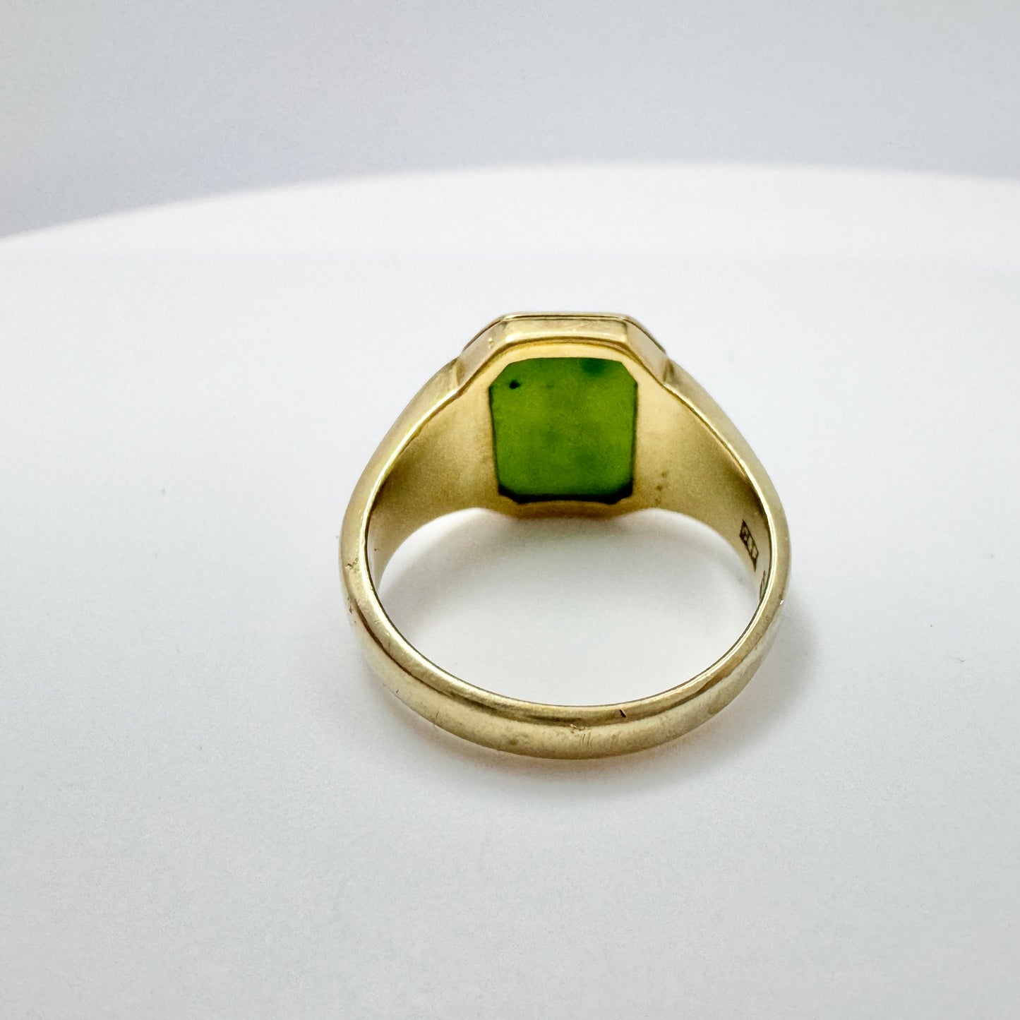 Cropp & Farr, London 1949. Vintage 18k Gold Jade Signet Ring. Female Size.