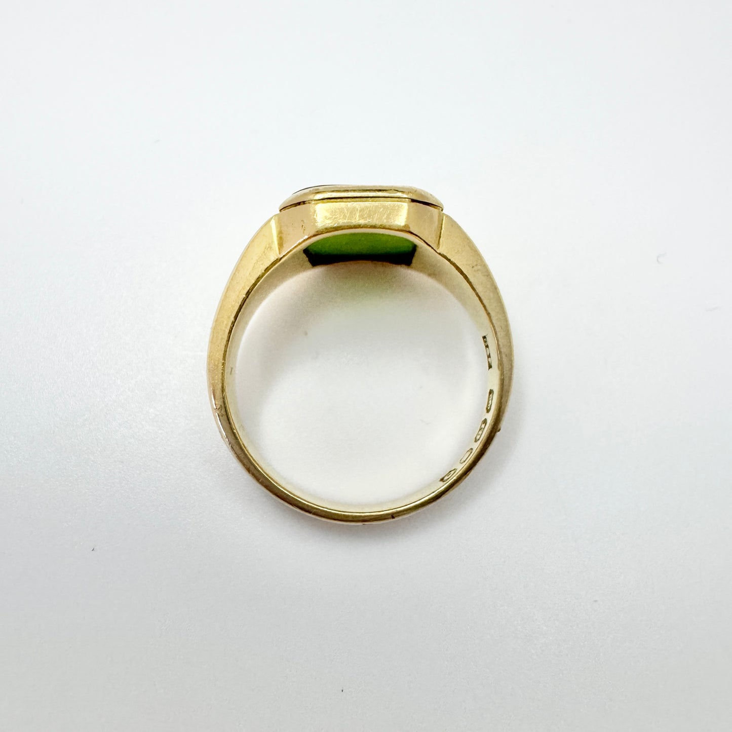 Cropp & Farr, London 1949. Vintage 18k Gold Jade Signet Ring. Female Size.