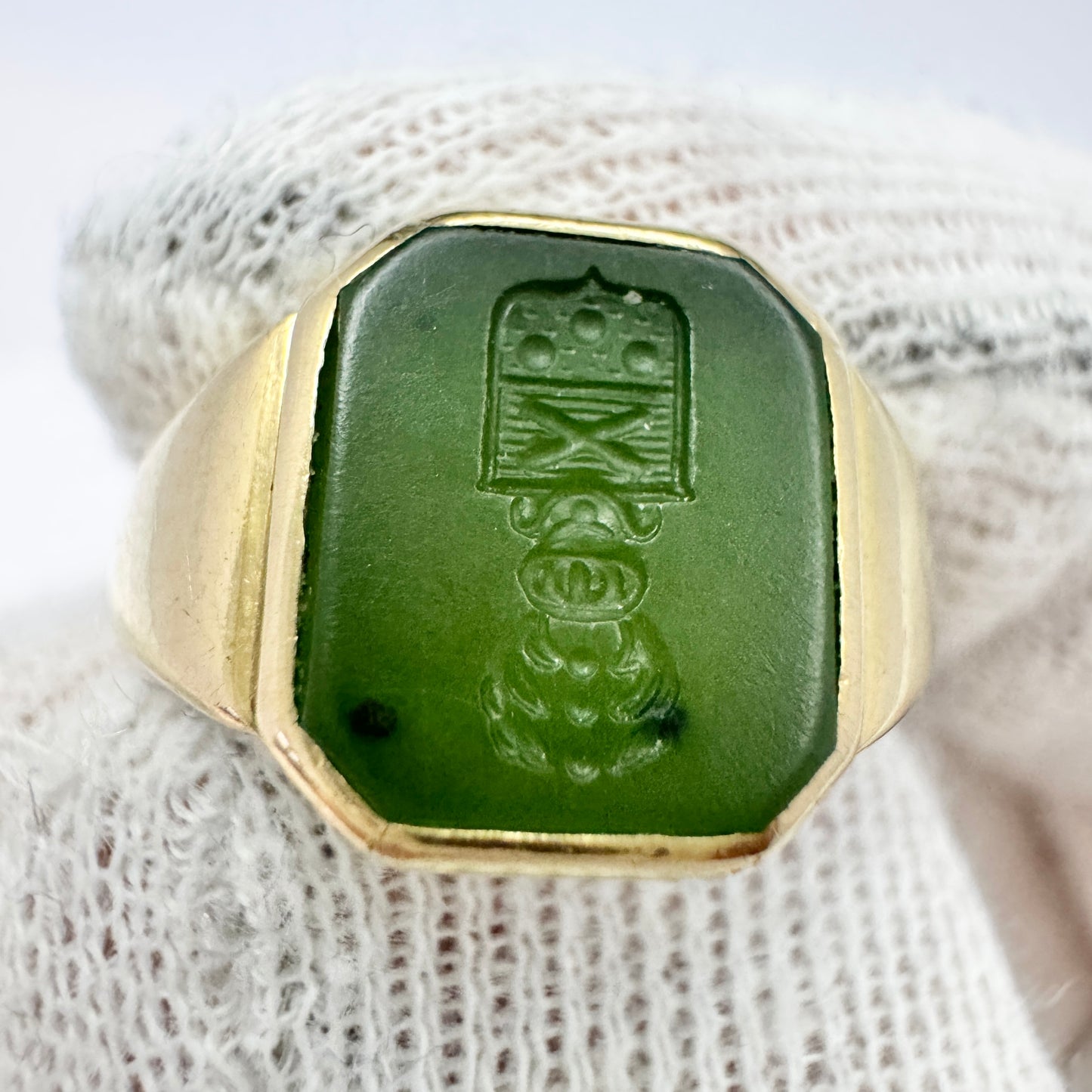 Cropp & Farr, London 1949. Vintage 18k Gold Jade Signet Ring. Female Size.