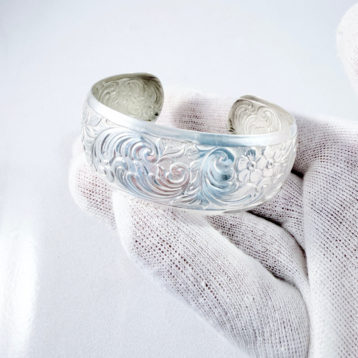 Andreas Daub, Germany c 1950s. Vintage Solid Silver Cuff Brcelet.