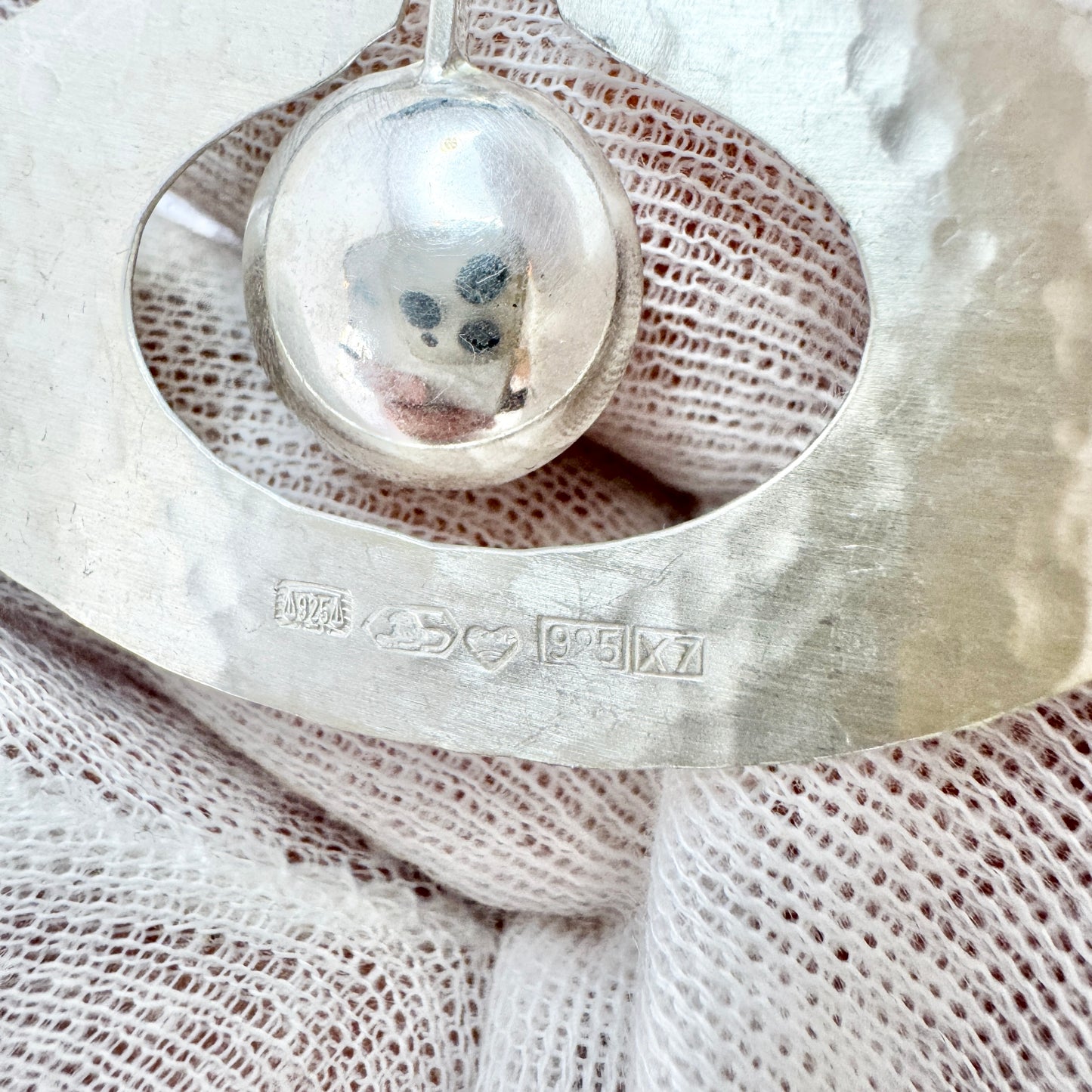 Tapio Wirkkala for Kultakeskus, Finland 1975. Vintage Solid Silver Pendant + Chain. Design Päärynä