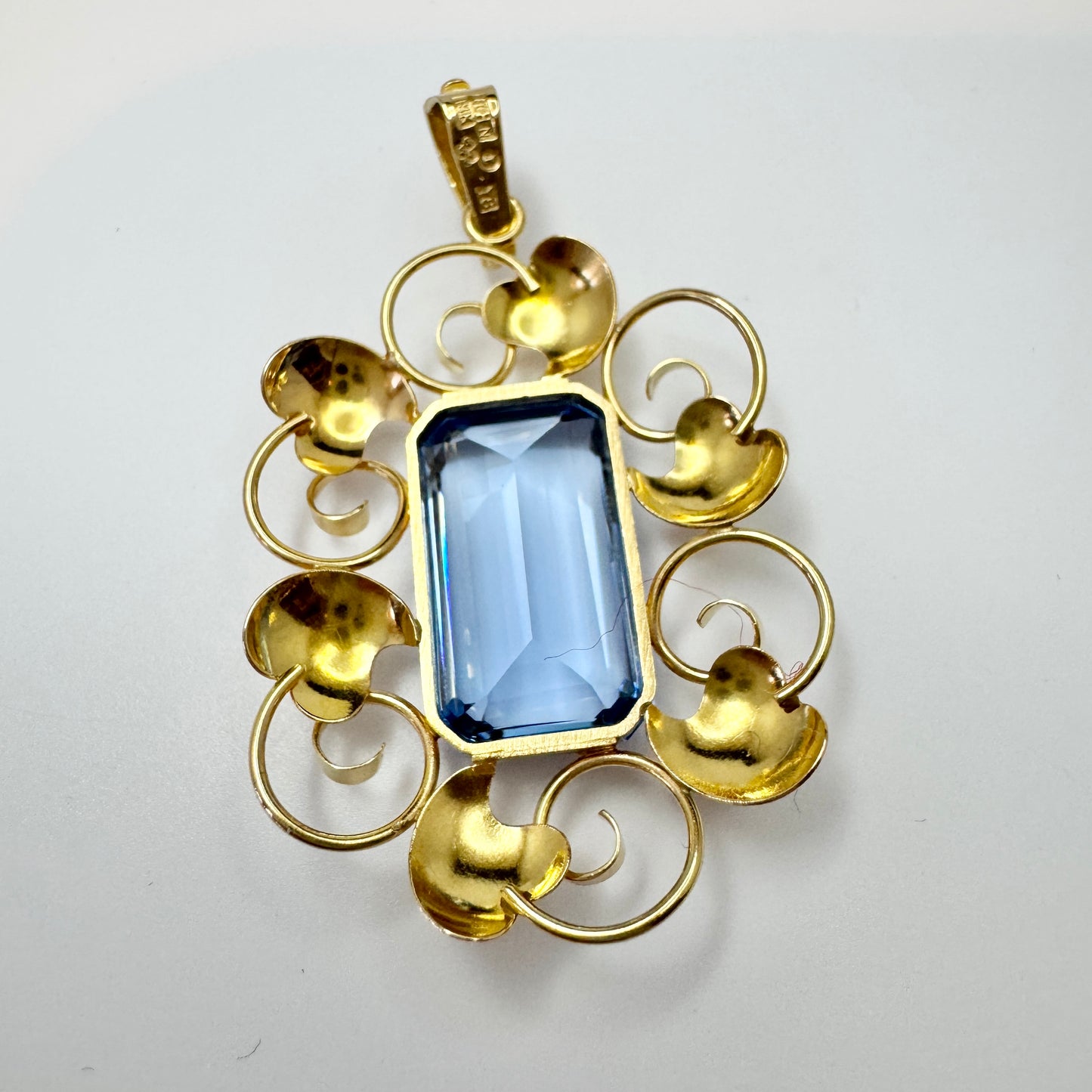 Harry Hermanson, Sweden 1949. Vintage 18k Gold Synthetic Blue Spinel Pendant.