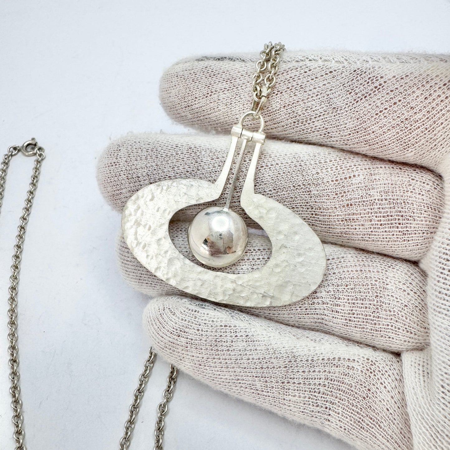 Tapio Wirkkala for Kultakeskus, Finland 1975. Vintage Solid Silver Pendant + Chain. Design Päärynä