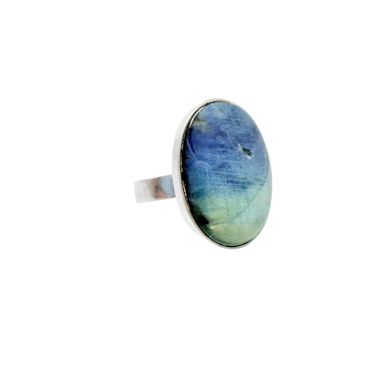 Kaunis Koru, Finland. Vintage Sterling Silver Spectrolite Ring.