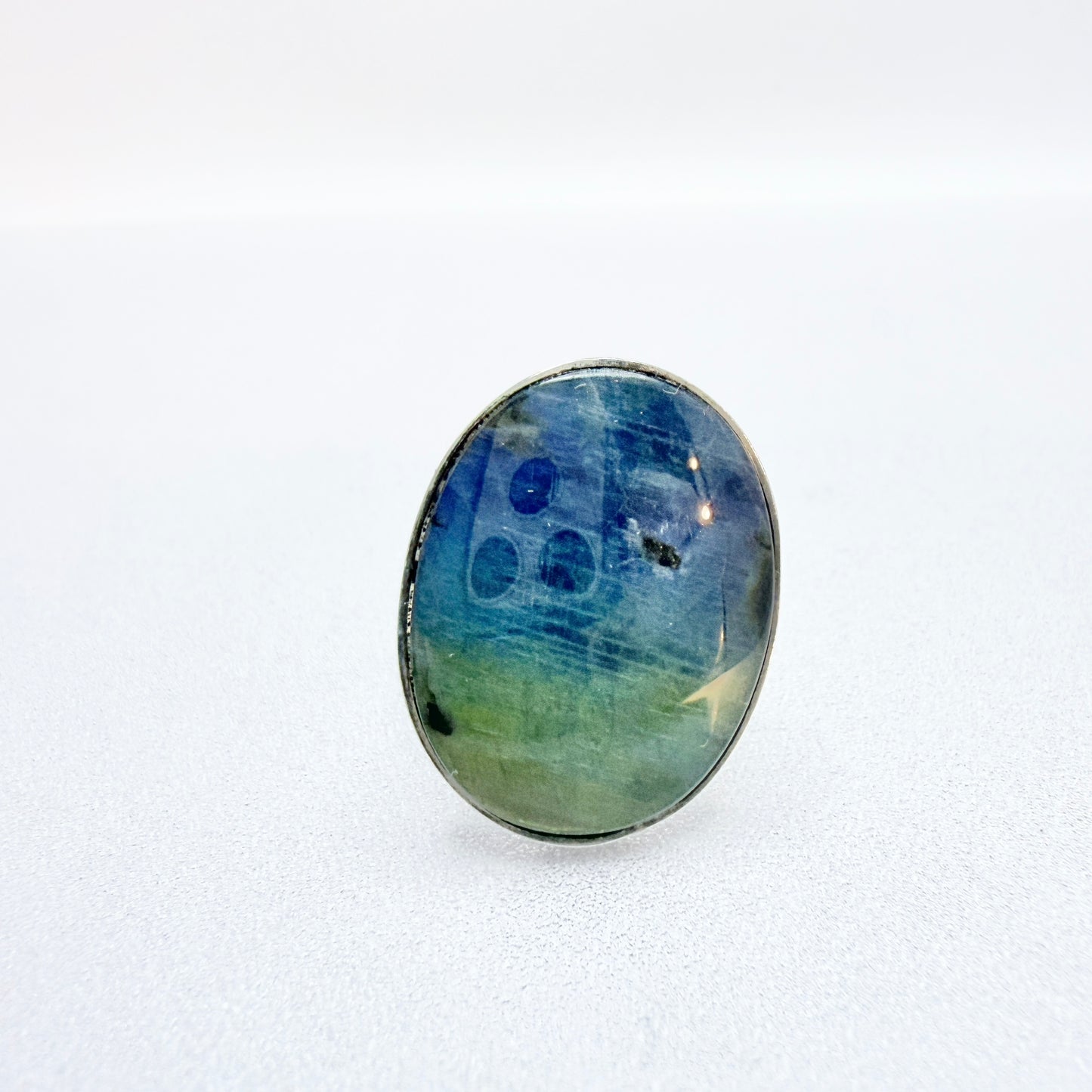 Kaunis Koru, Finland. Vintage Sterling Silver Spectrolite Ring.