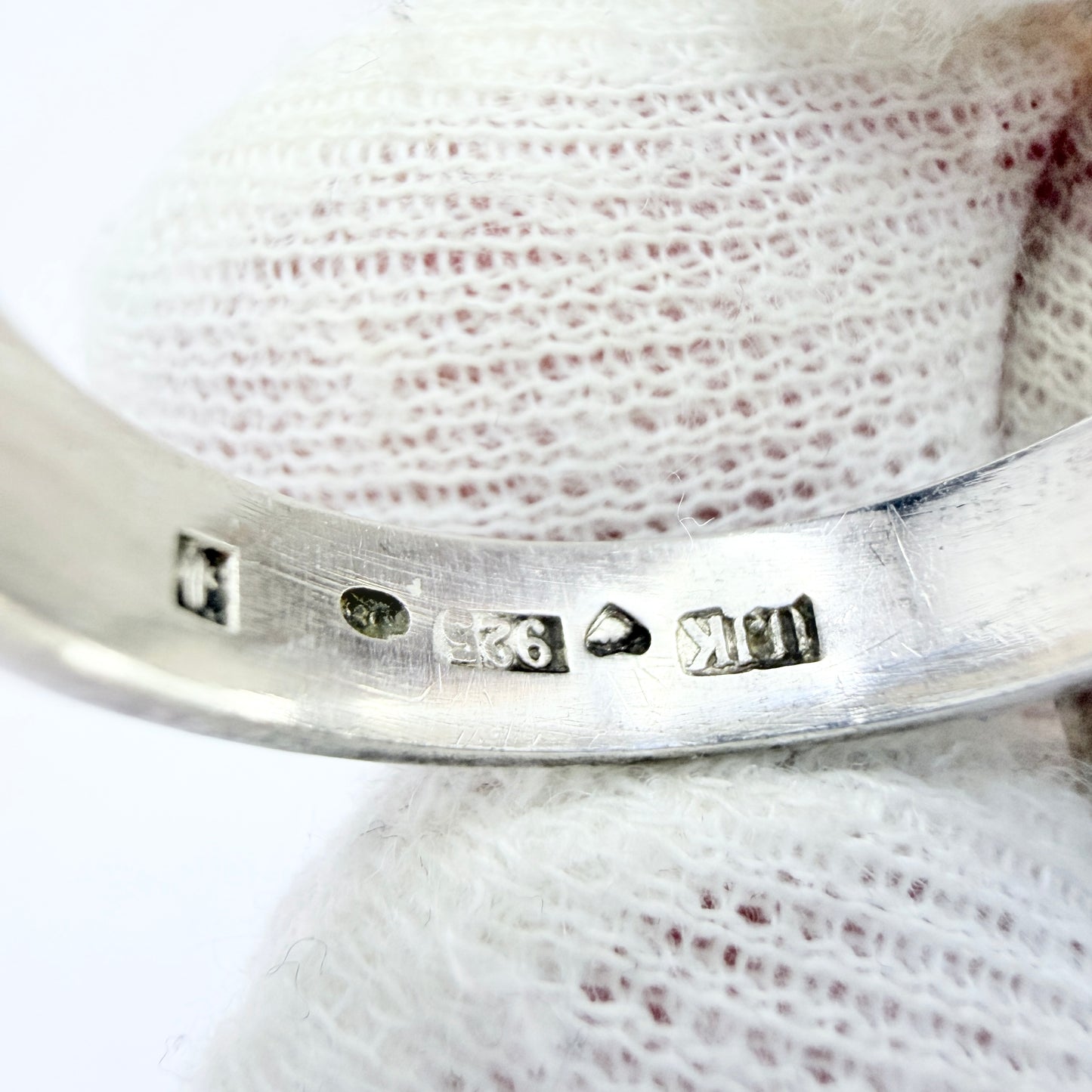 Kaunis Koru, Finland. Vintage Sterling Silver Spectrolite Ring.