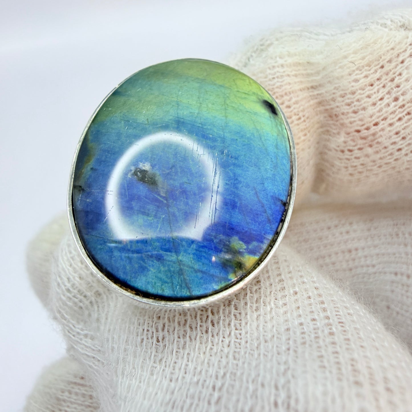 Kaunis Koru, Finland. Vintage Sterling Silver Spectrolite Ring.