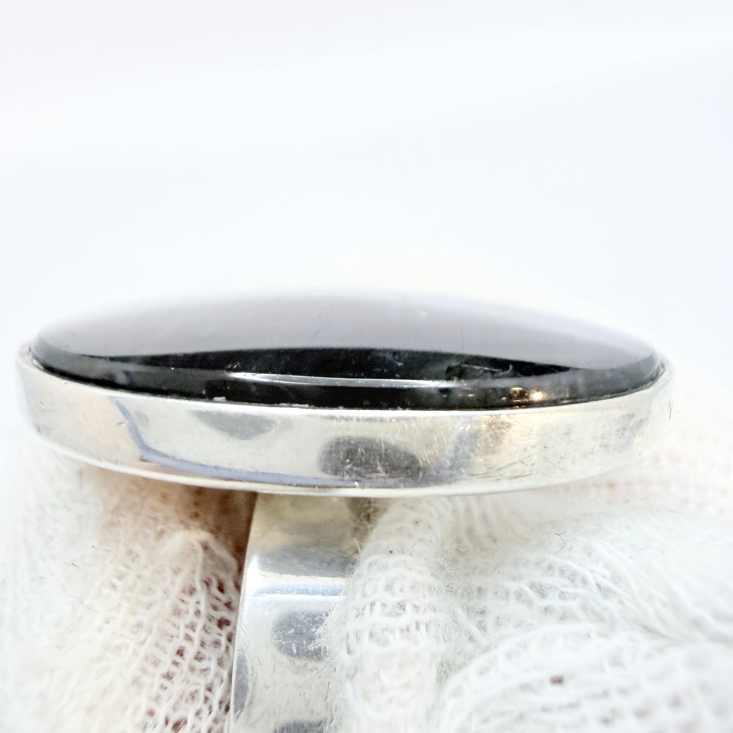 Kaunis Koru, Finland. Vintage Sterling Silver Spectrolite Ring.