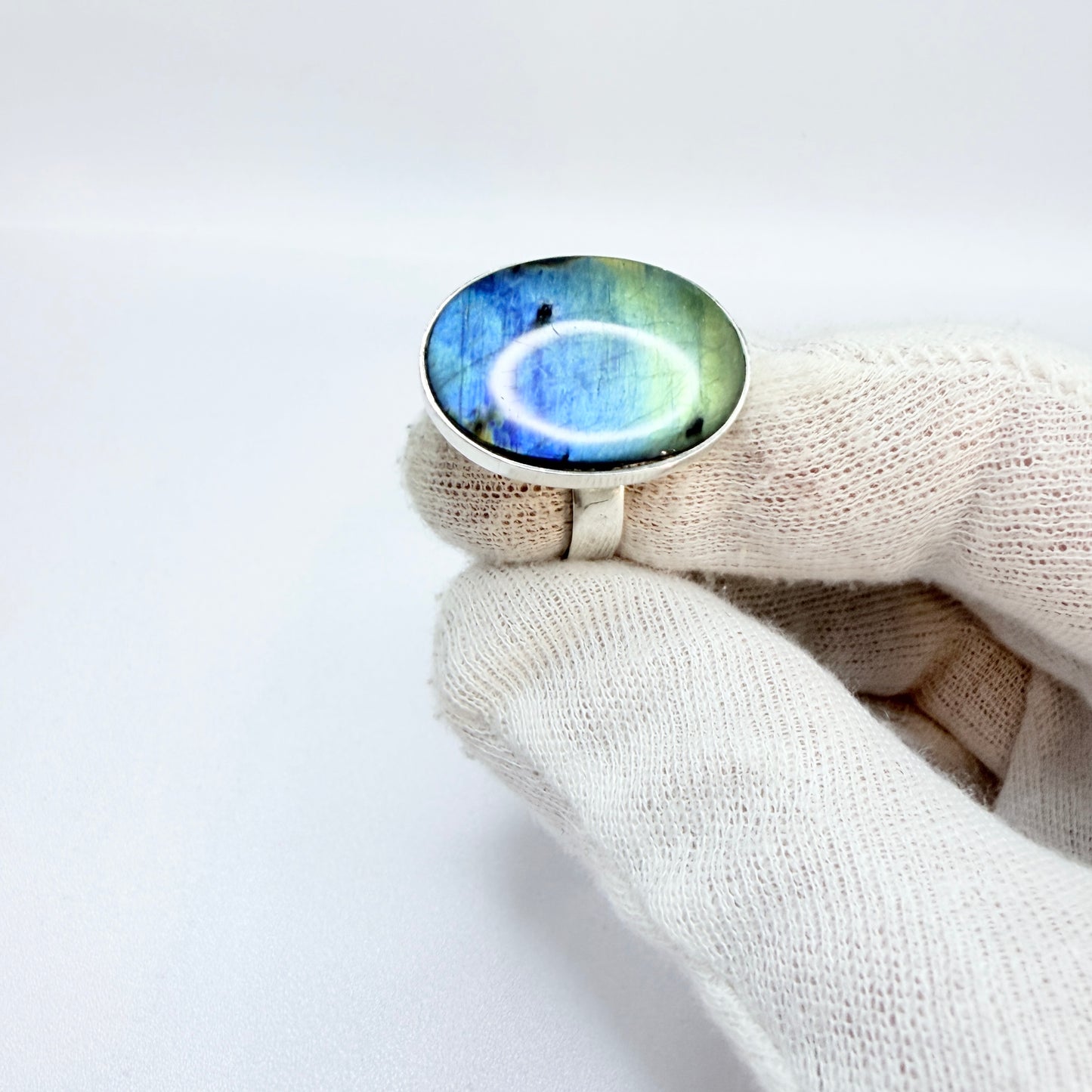 Kaunis Koru, Finland. Vintage Sterling Silver Spectrolite Ring.