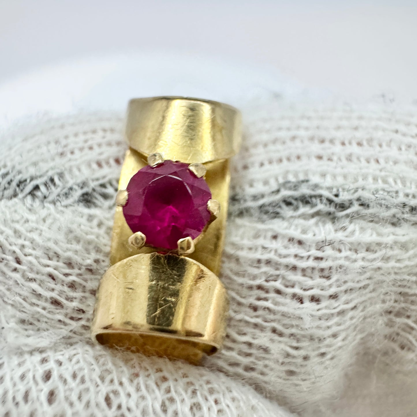 Svedboms, Sweden 1965. Vintage 18k Gold Ruby Ring.