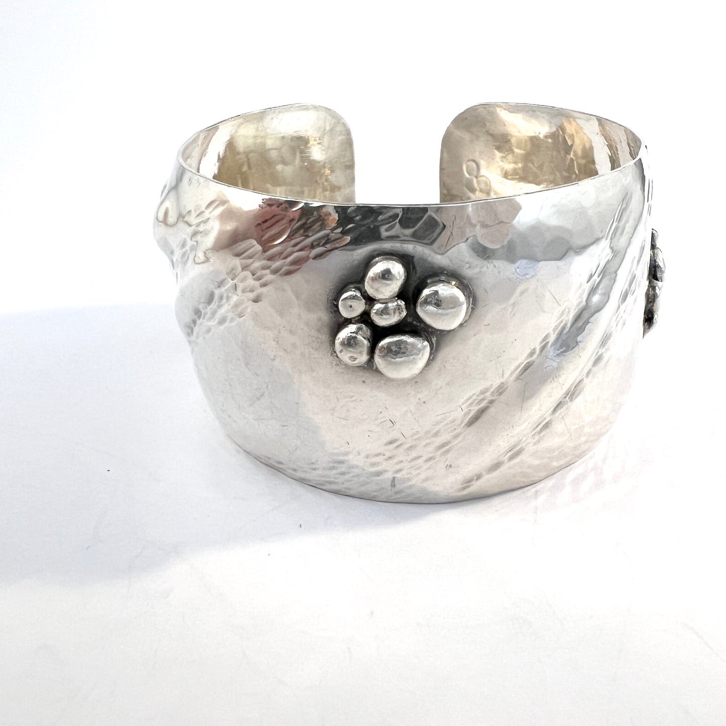 Toivo Olavi Hänninen, Finland 1963. Vintage Modernist Solid Silver Cuff Bracelet