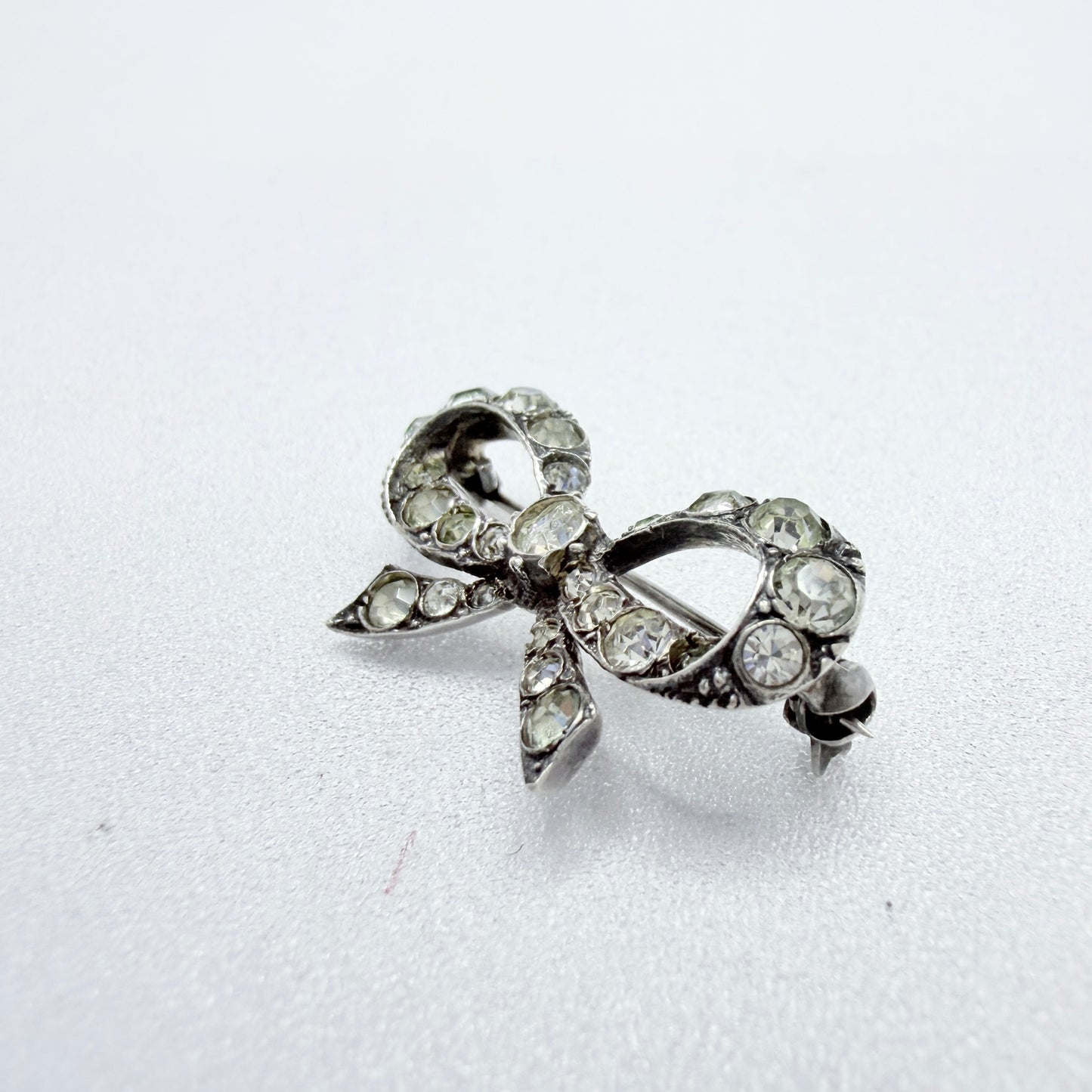 Vintage ca 1940s Sterling 935 Silver Paste Stone Ribbon Brooch.