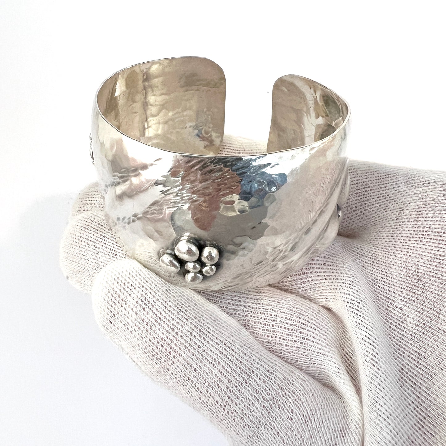 Toivo Olavi Hänninen, Finland 1963. Vintage Modernist Solid Silver Cuff Bracelet