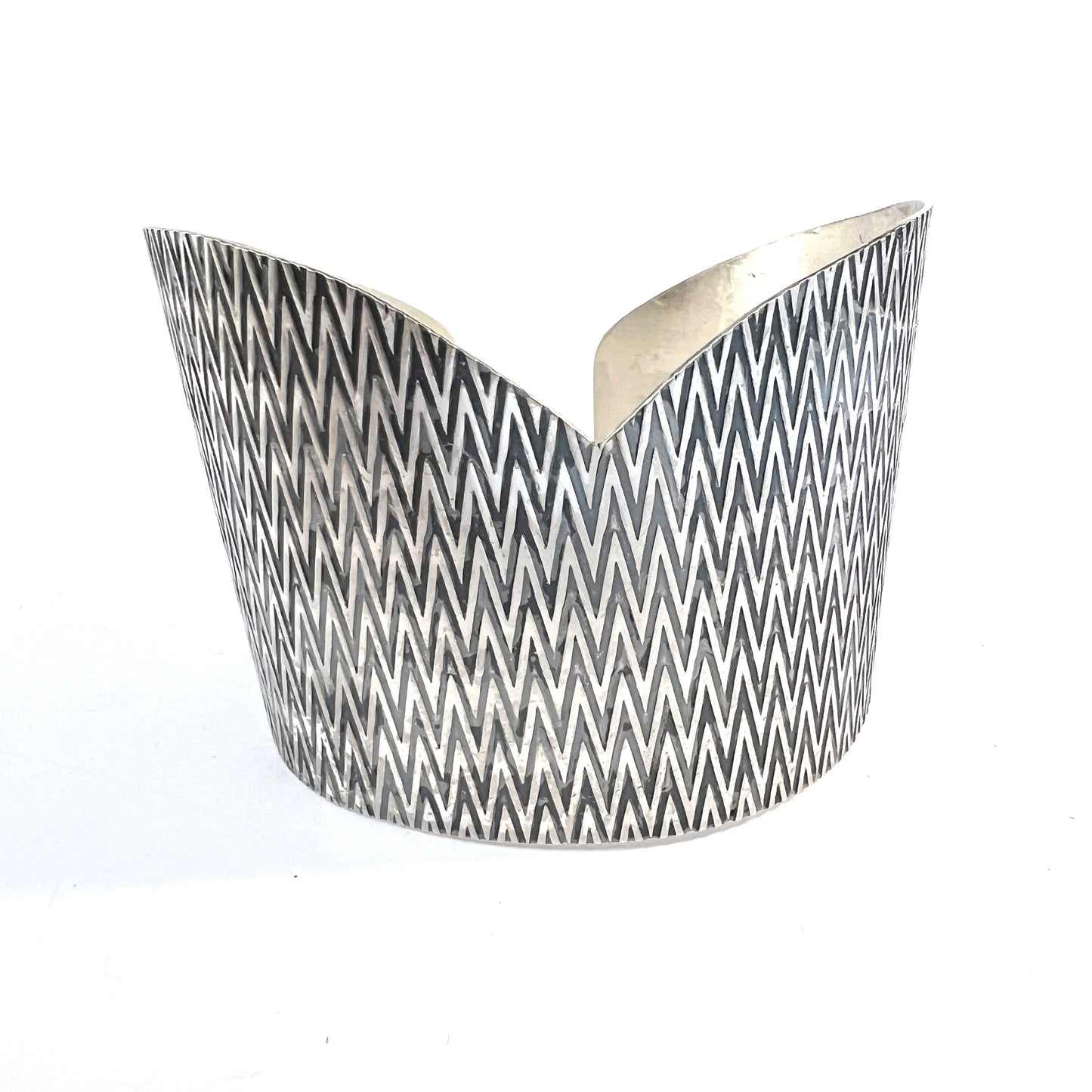 Kello-Tuomi Oy, Finland 1958. Vintage Mid-century Modern Solid Silver Cuff Bracelet.