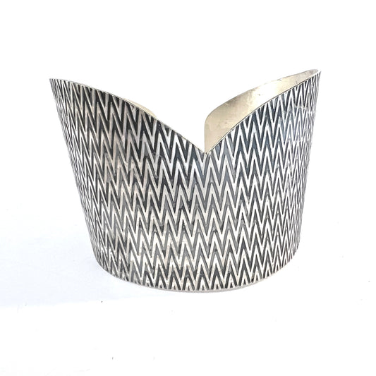 Kello-Tuomi Oy, Finland 1958. Vintage Mid-century Modern Solid Silver Cuff Bracelet.