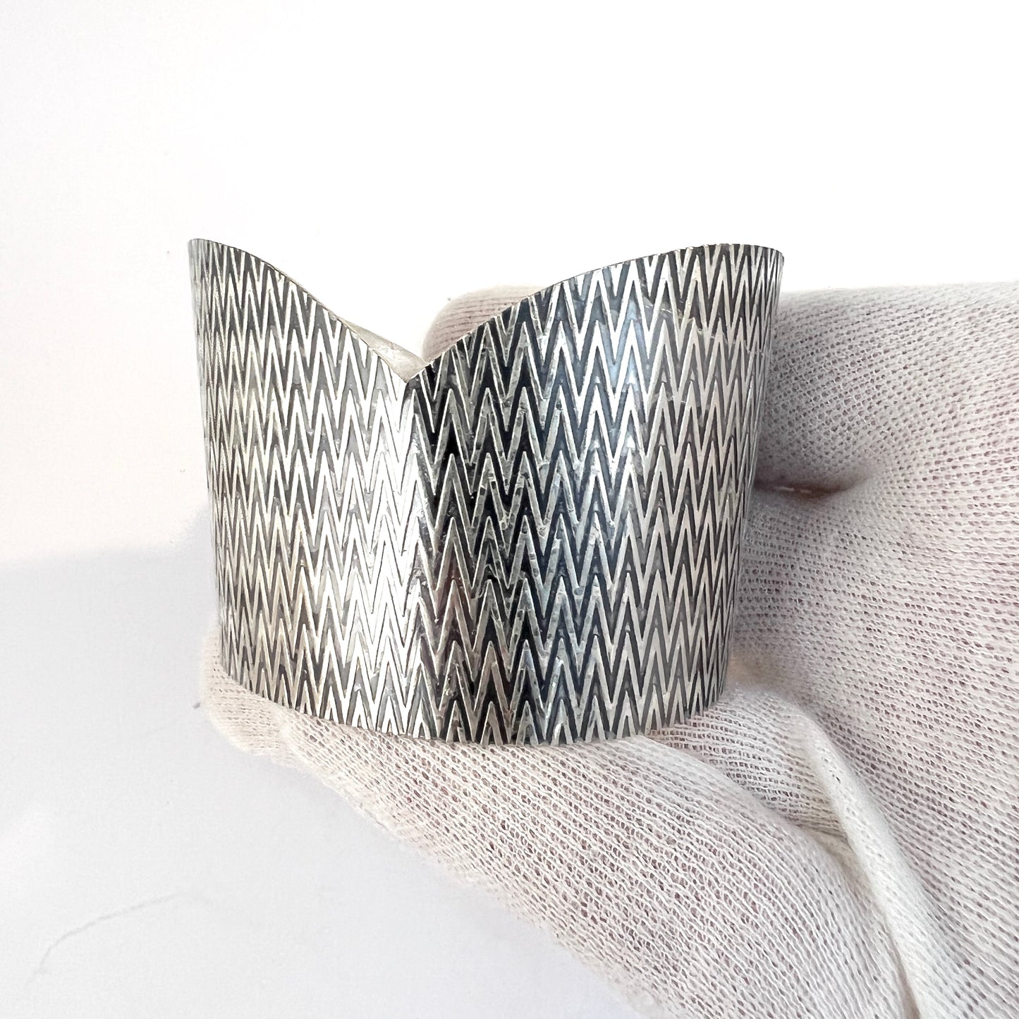 Kello-Tuomi Oy, Finland 1958. Vintage Mid-century Modern Solid Silver Cuff Bracelet.