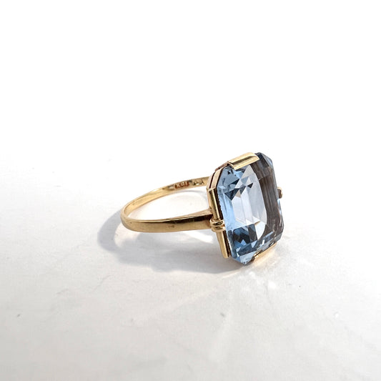 Ekström & Blohm, Sweden 1946. Vintage 18k Gold Synthetic Ice Blue Synthetic Spinel Ring.