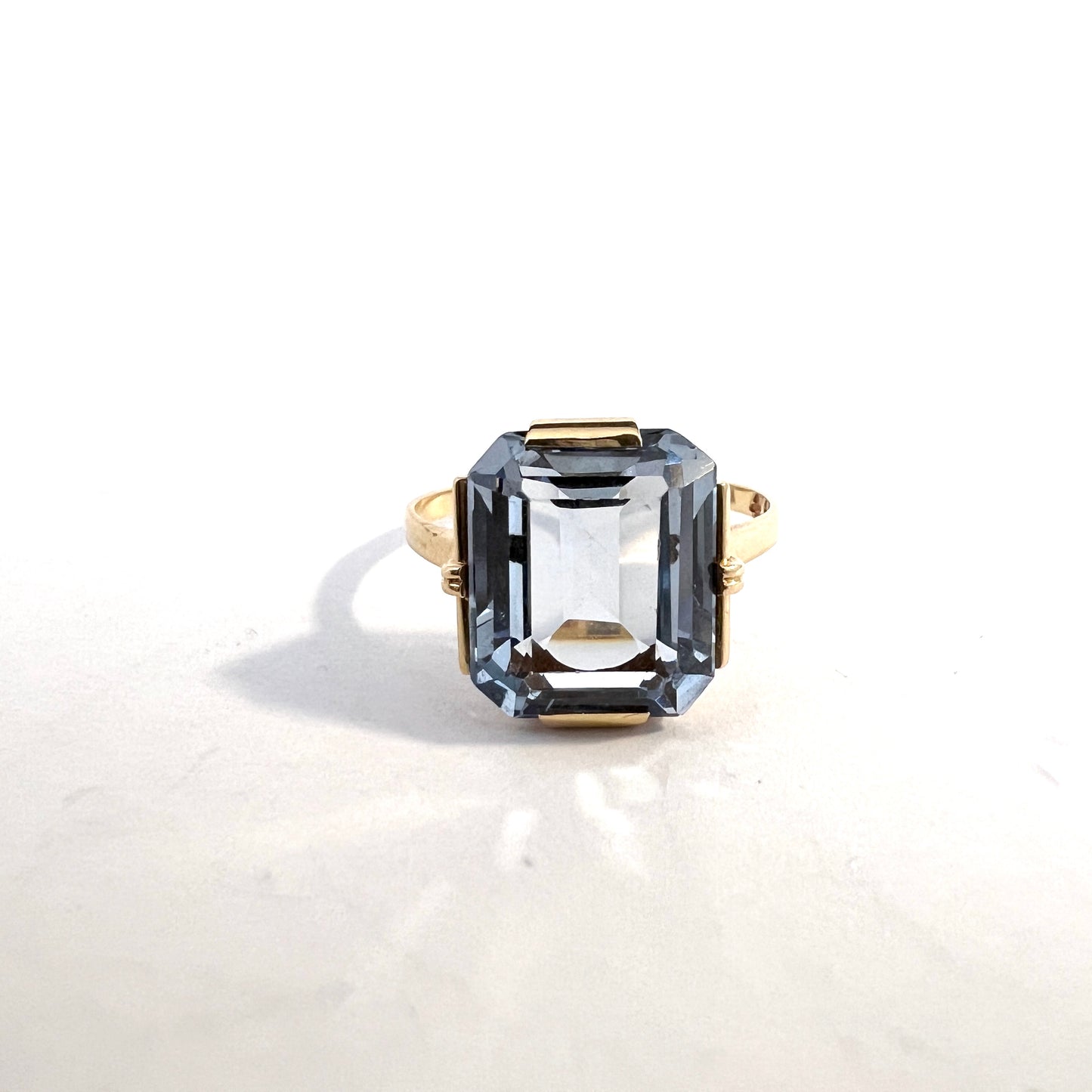 Ekström & Blohm, Sweden 1946. Vintage 18k Gold Synthetic Ice Blue Synthetic Spinel Ring.