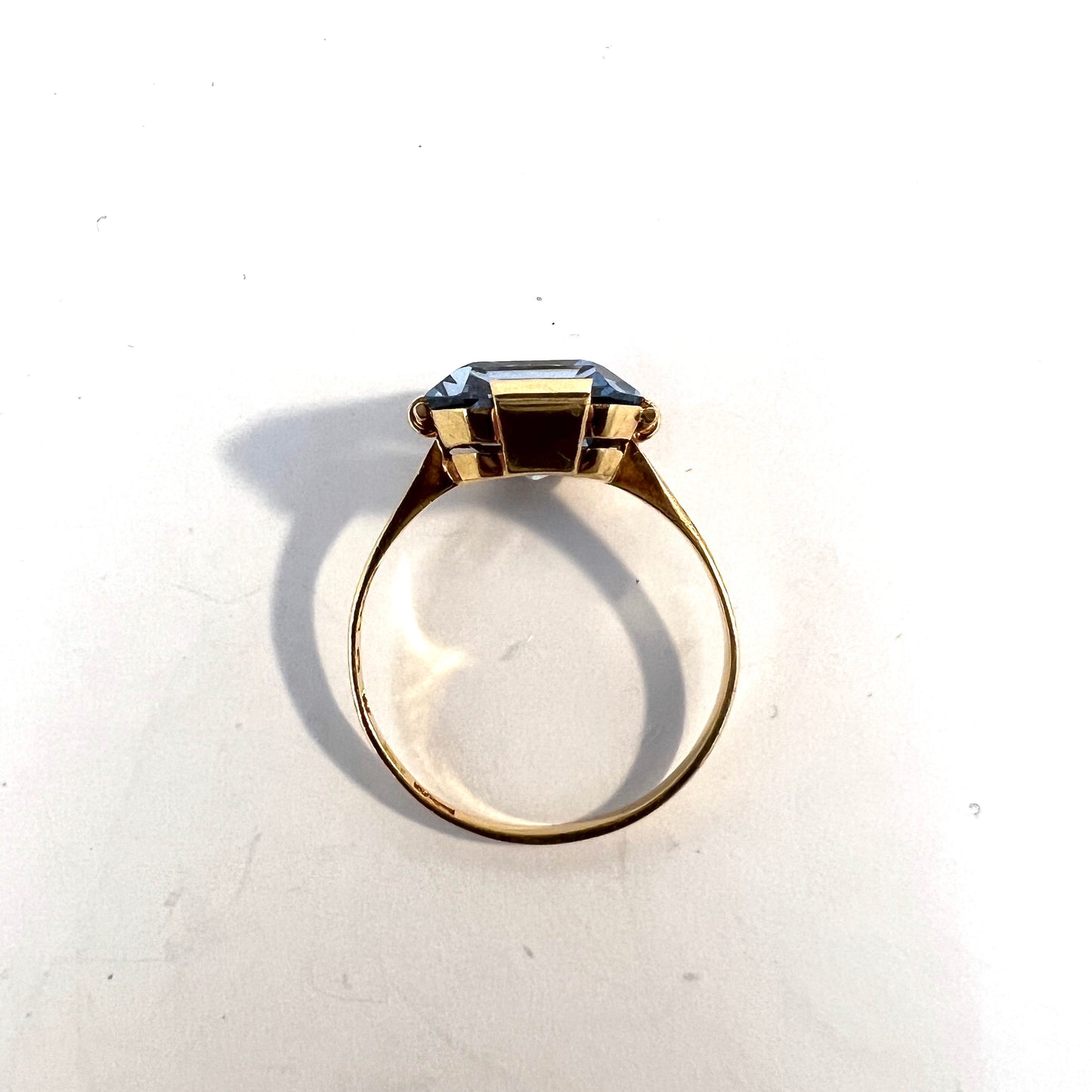 Ekström & Blohm, Sweden 1946. Vintage 18k Gold Synthetic Ice Blue Synthetic Spinel Ring.