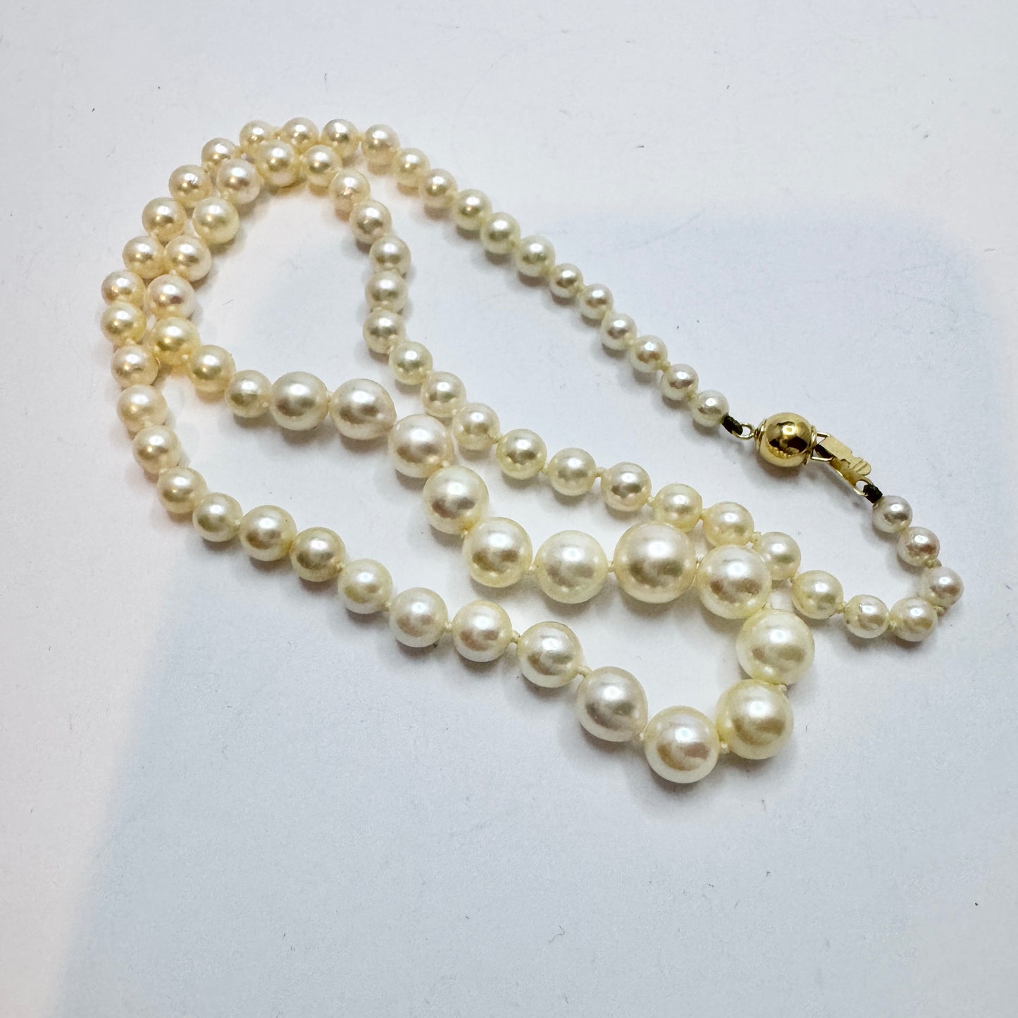 Vintage Cultured Pearl 18k Gold Clasp Necklace.