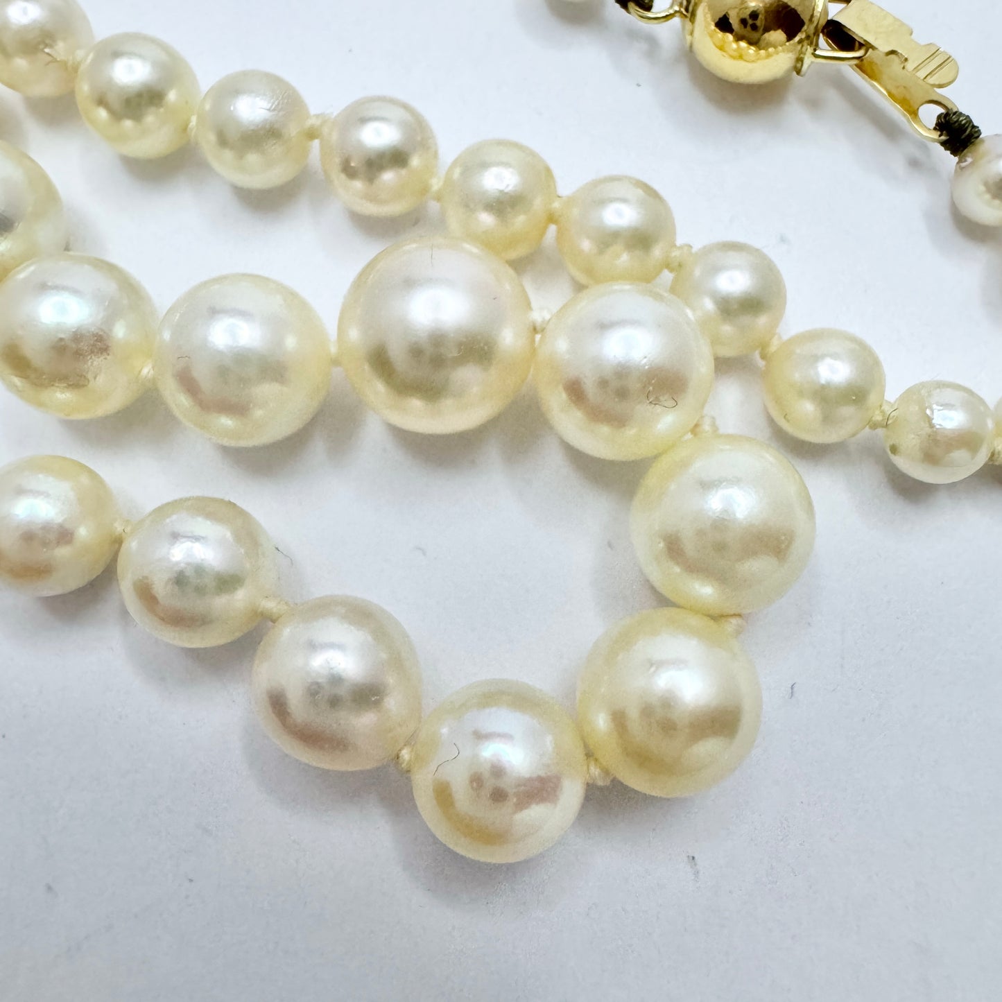 Vintage Cultured Pearl 18k Gold Clasp Necklace.