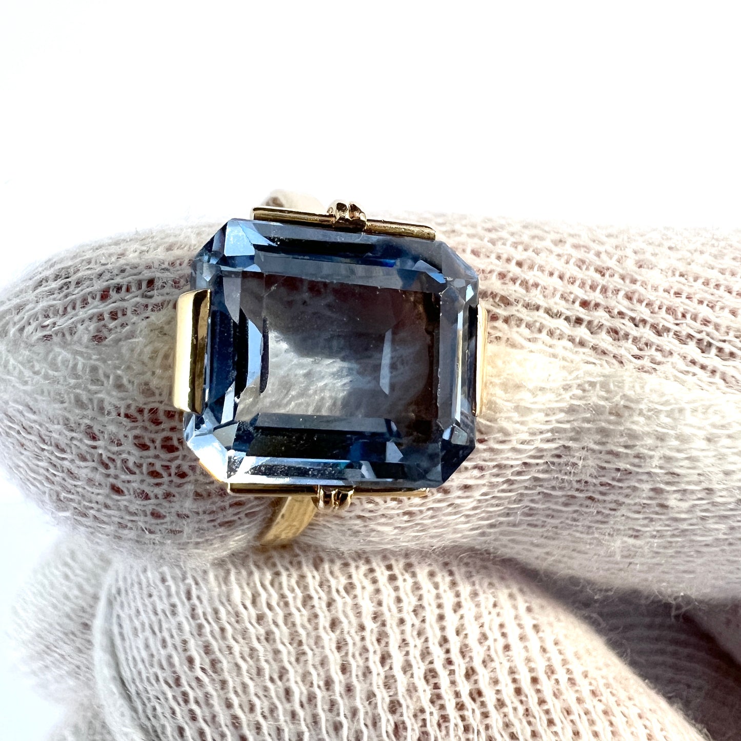 Ekström & Blohm, Sweden 1946. Vintage 18k Gold Synthetic Ice Blue Synthetic Spinel Ring.