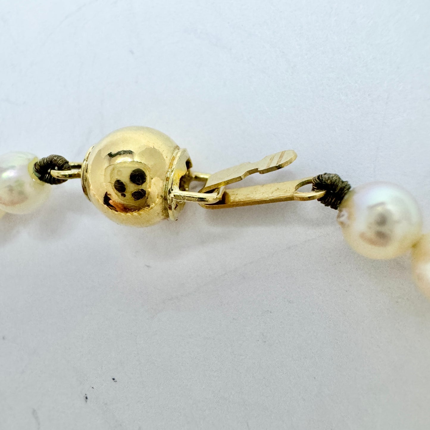 Vintage Cultured Pearl 18k Gold Clasp Necklace.