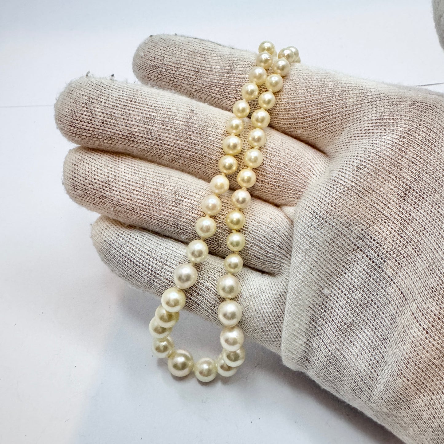 Vintage Cultured Pearl 18k Gold Clasp Necklace.