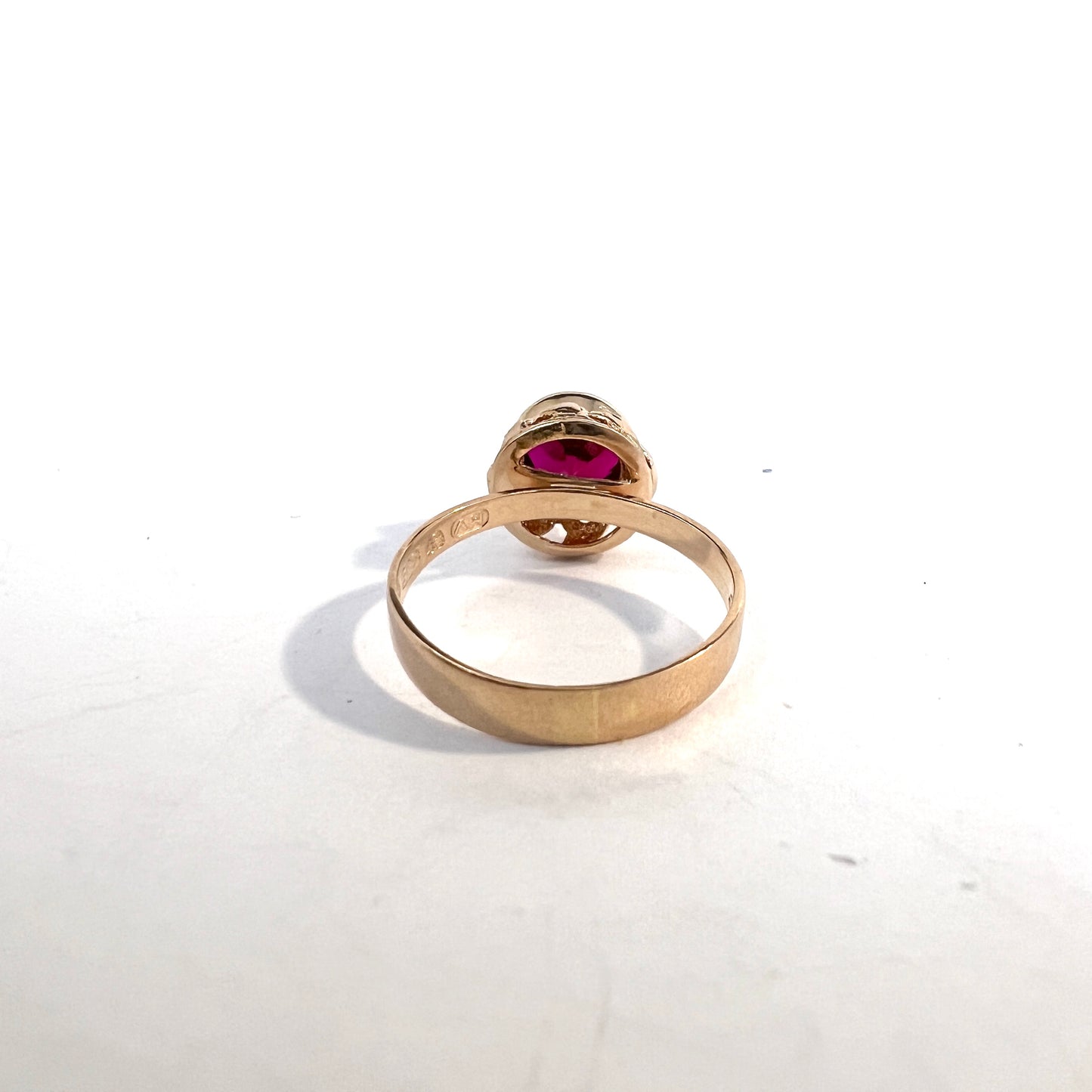 Martti Viikinniemi, Finland year 1970. Vintage 14k Gold Synthetic Ruby Ring.